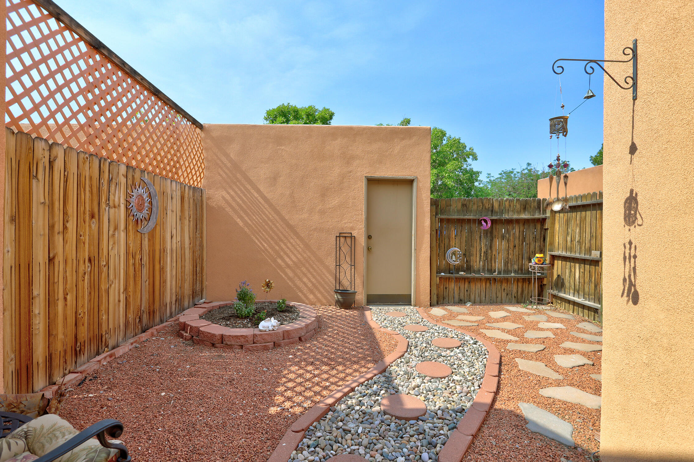 Photo 19 — 525 Berry Road NW