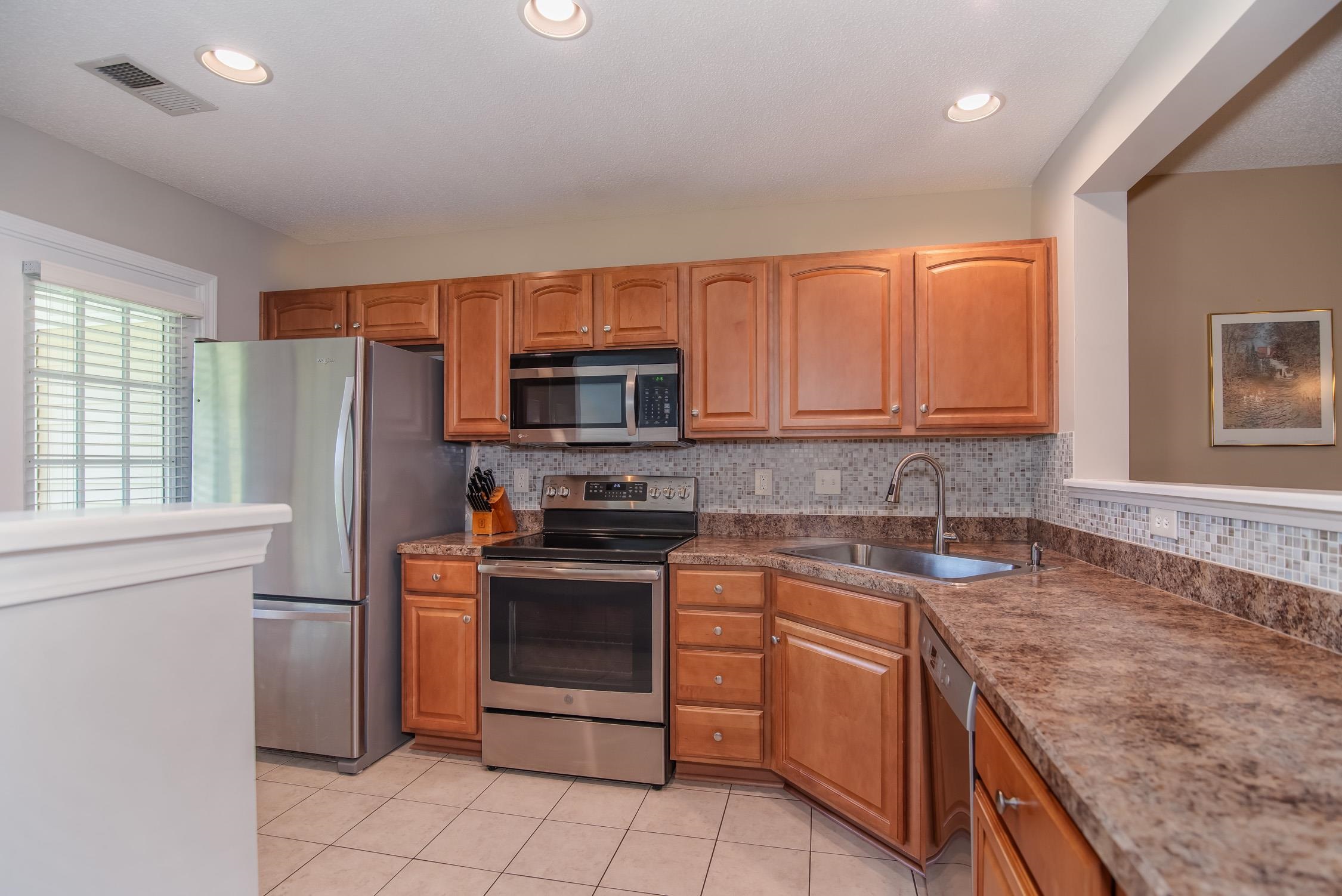 221-5 Red Rose Blvd. 