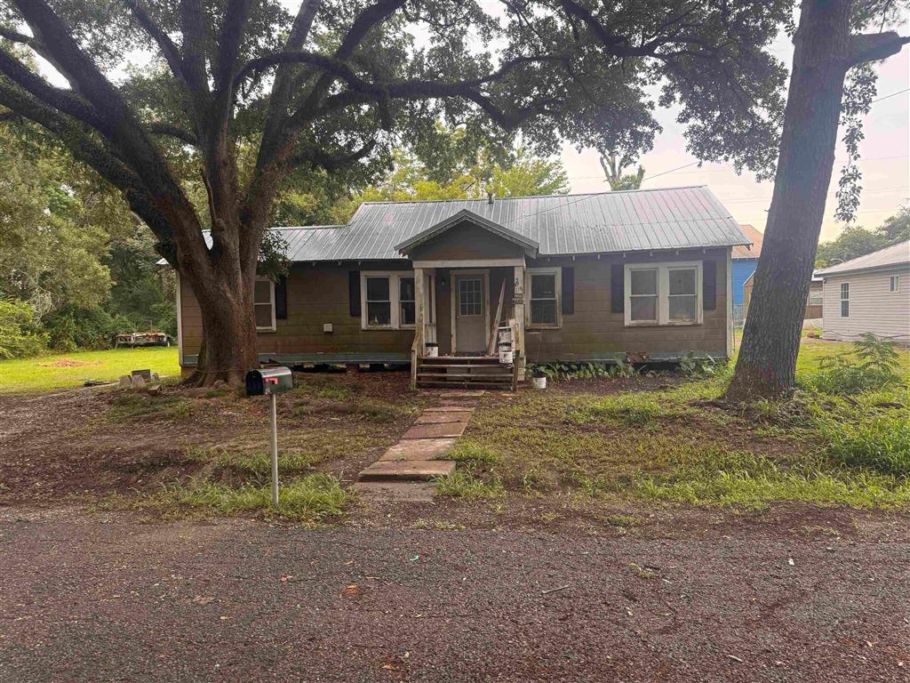 209 Hewitt Street 1