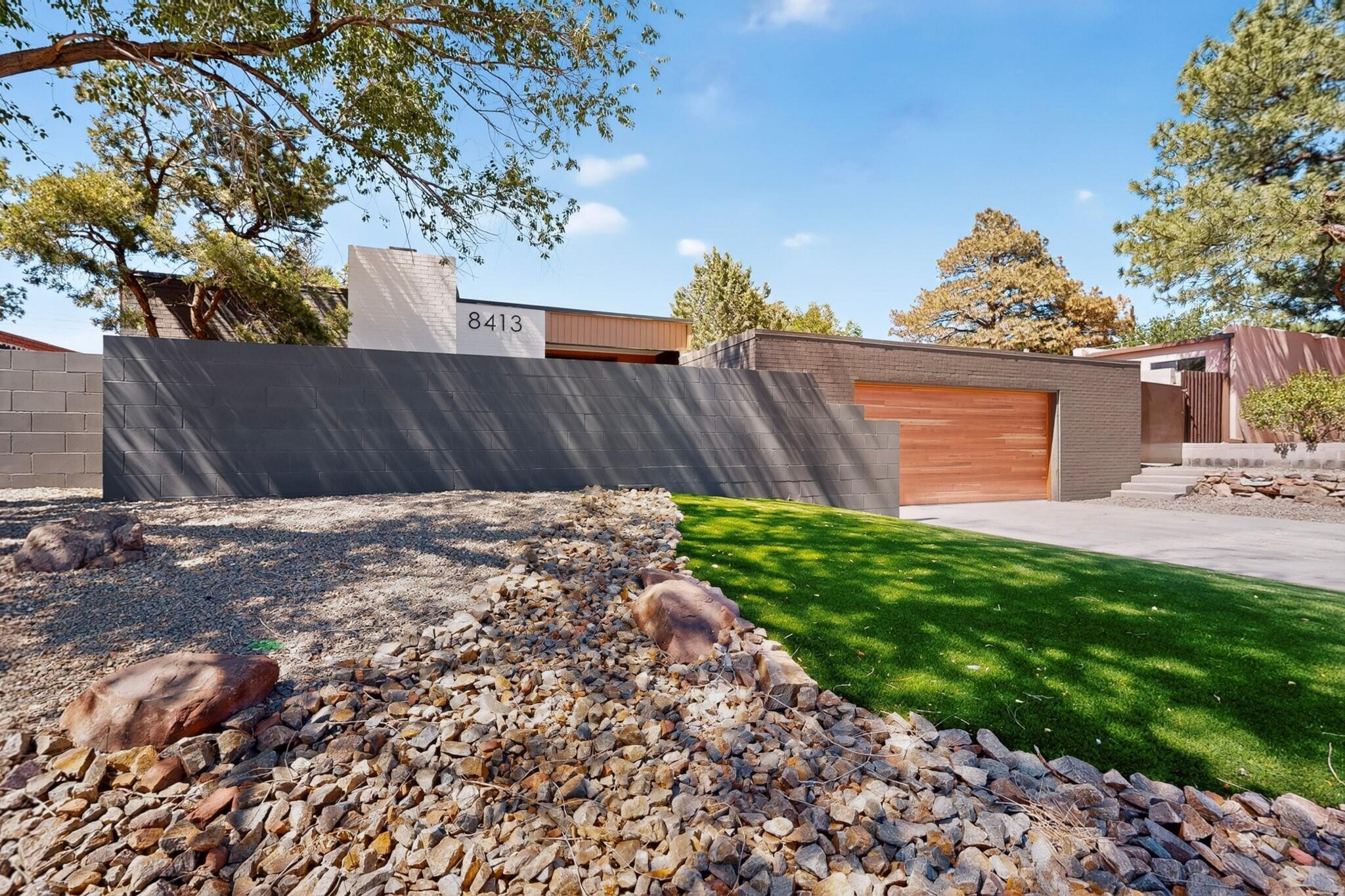 Photo 18 — 8413 Aztec Road NE