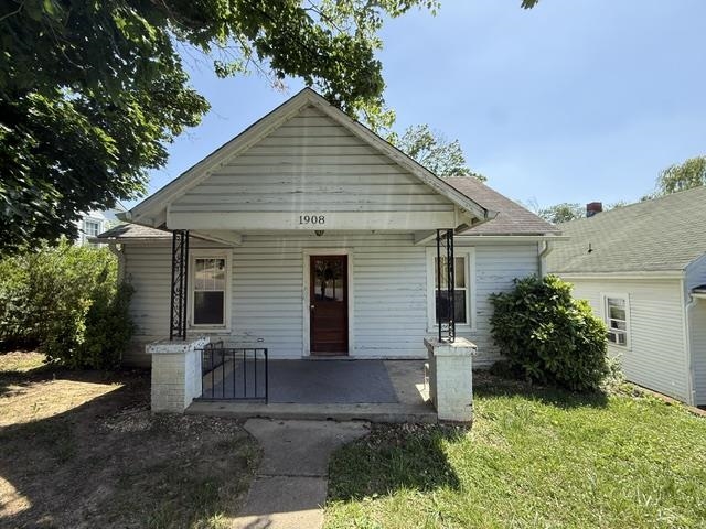 1908 FIRST CT, Staunton, VA 24401