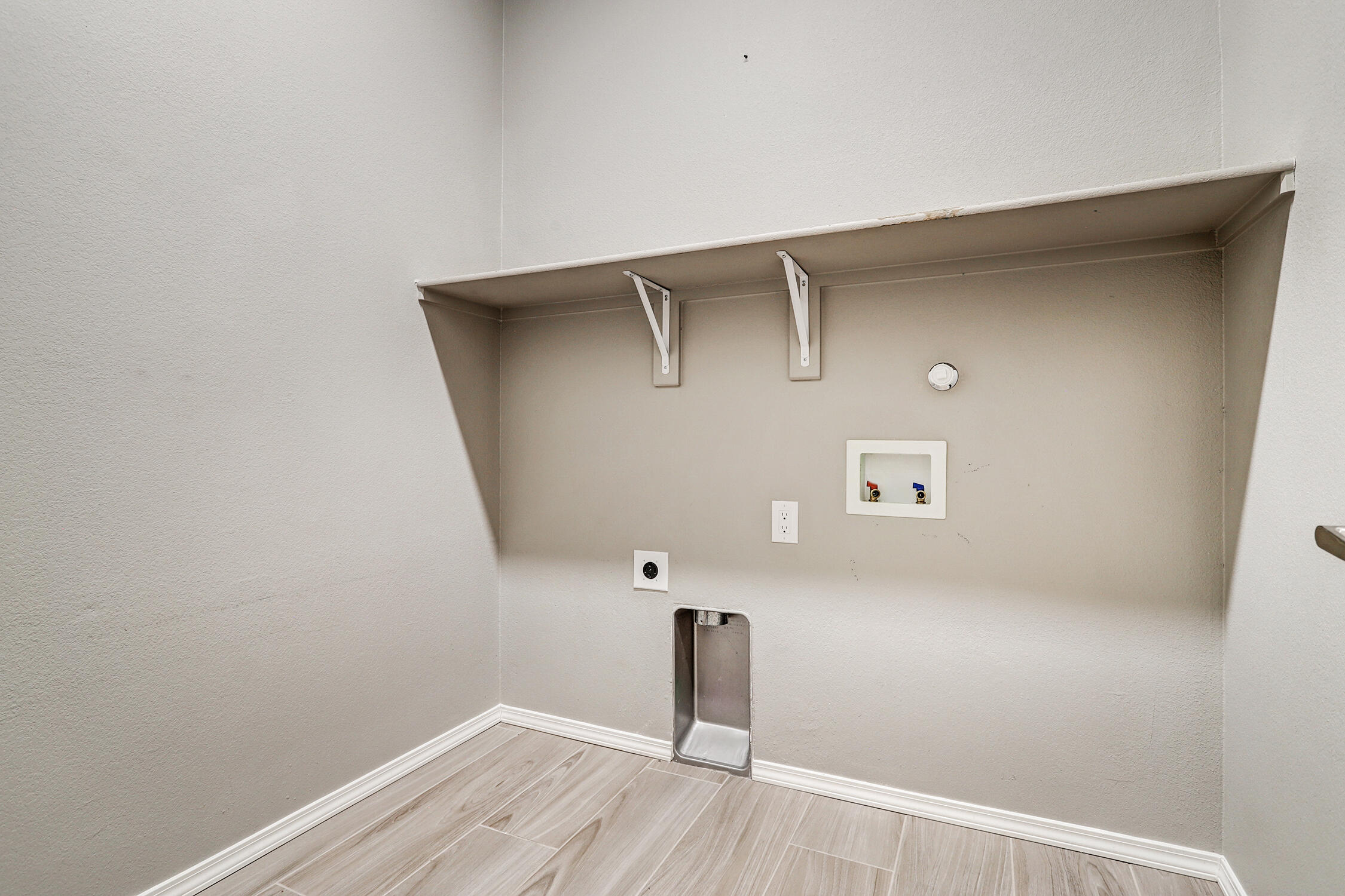 Photo 16 — 3237 Oakmount Drive SE