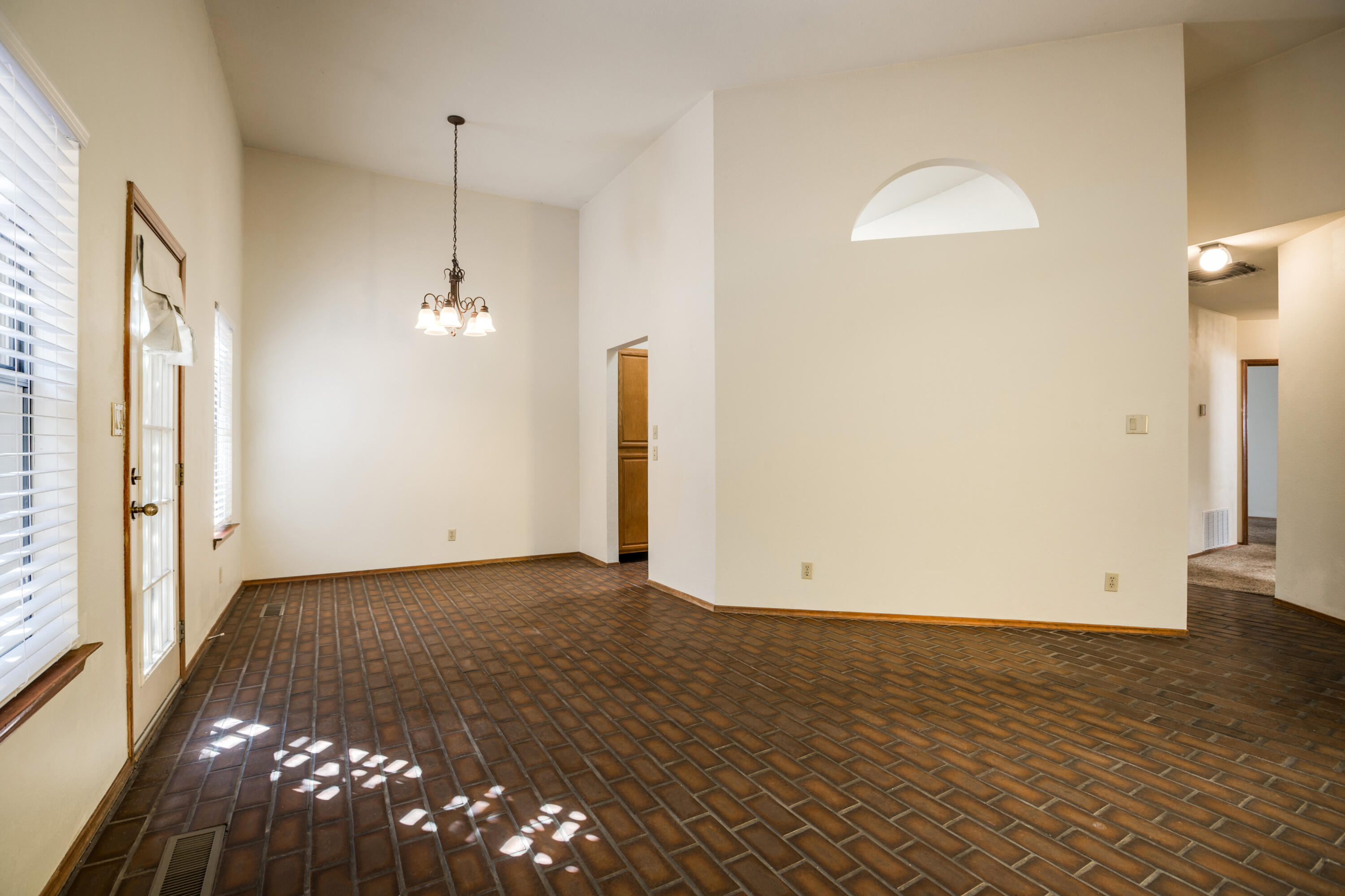 Photo 19 — 9936 Osuna Road NE