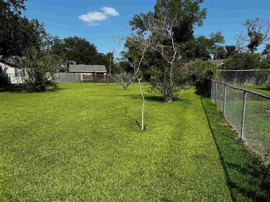 3505 Crescent Street — photo 5