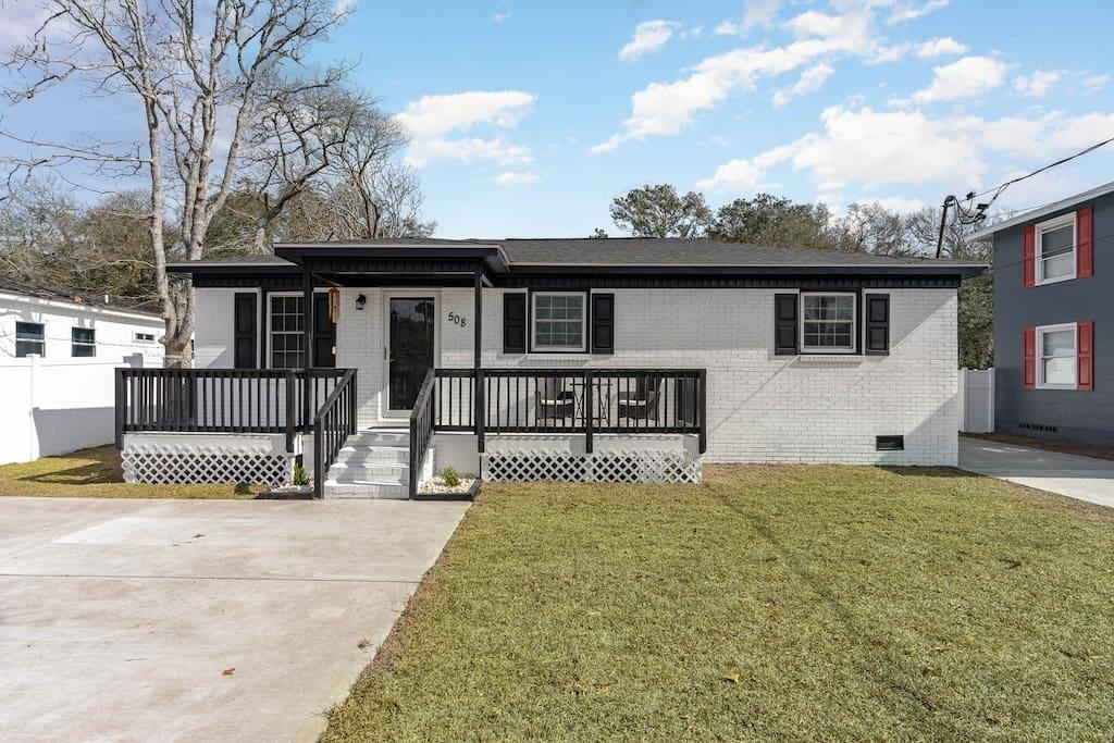 Photo 3 of Multi family home for sale at 508 33rd Avenue S, North Myrtle Beach, SC 29582 | MLS# 2617047 | Listing updated on 2026-09-15