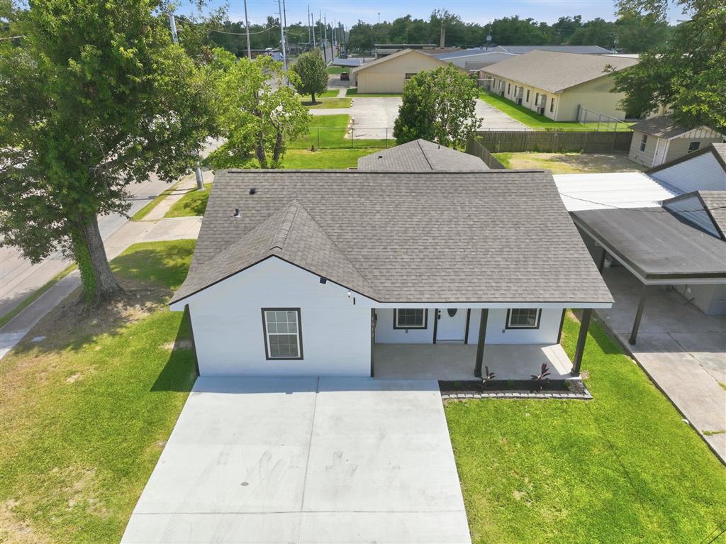 1012 Azalea St Street — photo 2