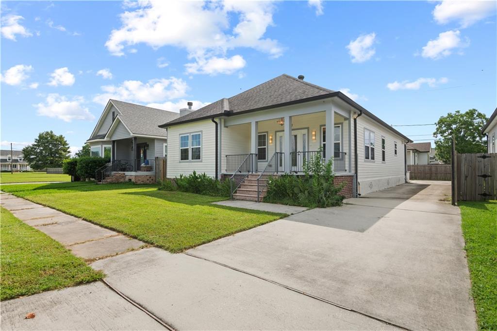 2nd image of 213 Beaver Dr, Arabi, LA 70032 | MLS# 2563858