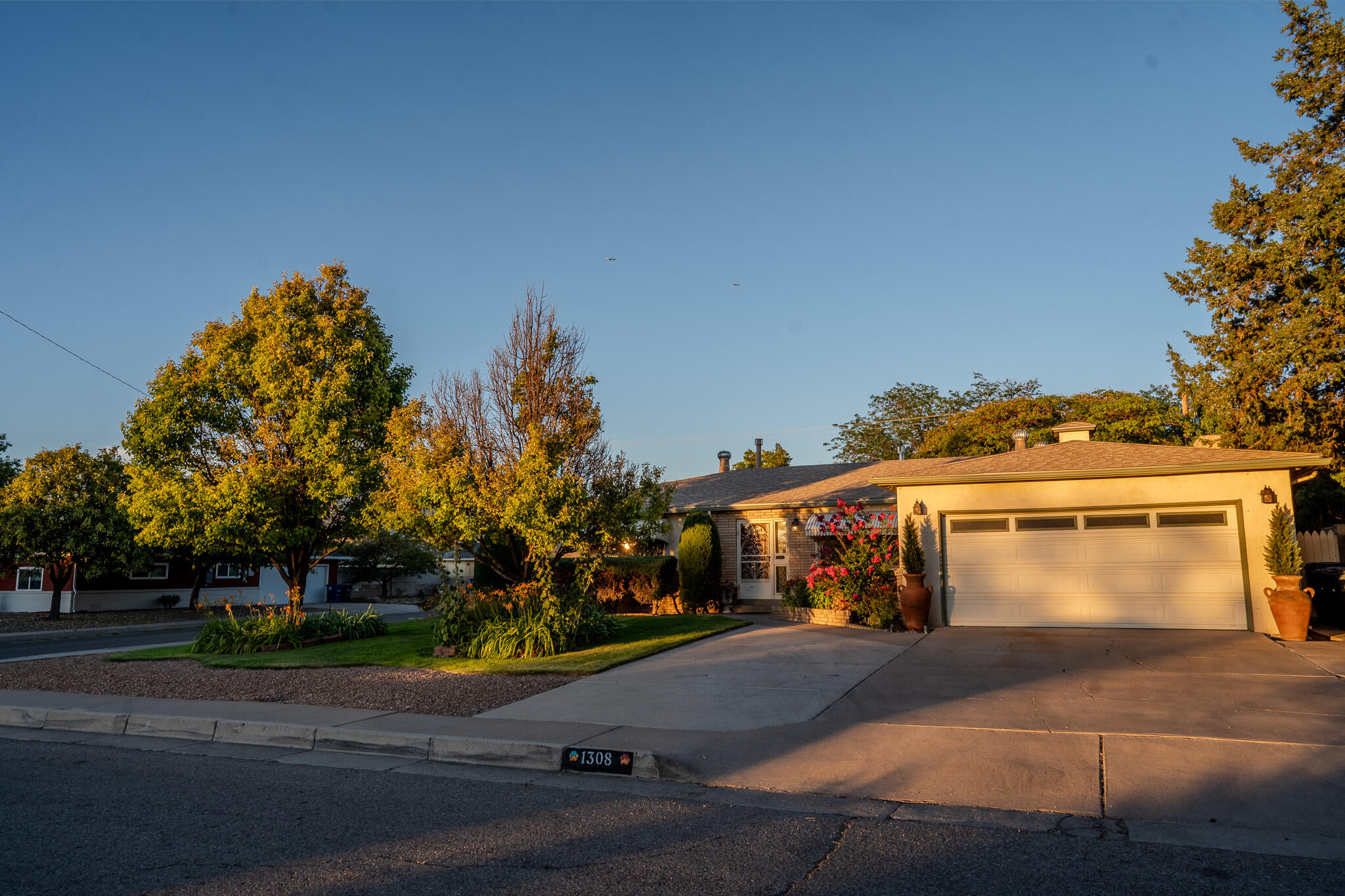 Photo 1 of Single family home for sale at 1308 Valencia Dr Ne, Albuquerque, NM 87110 | MLS# 1106840 | Listing updated on 2026-09-10