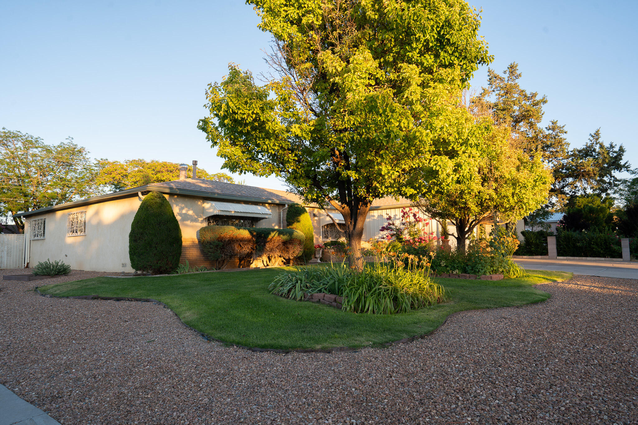 Photo 2 of Single family home for sale at 1308 Valencia Dr Ne, Albuquerque, NM 87110 | MLS# 1106840 | Listing updated on 2026-09-19