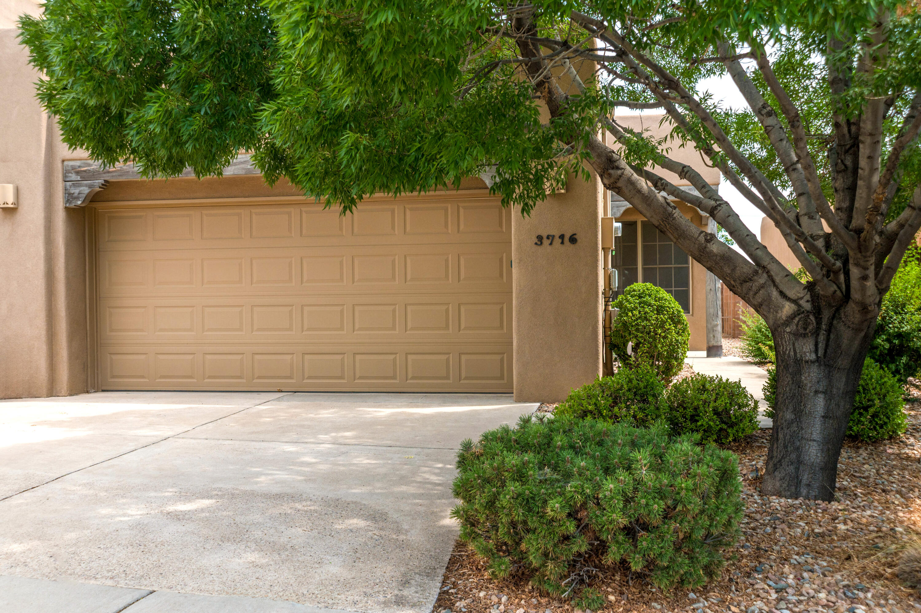 Discover this delightful 2-bedroom residence with a bonus office space nestled in the lovely Ridge Pointe area. This home boasts a two-way gas log fireplace, high ceilings and abundant natural light, creating a welcoming ambiance throughout. The kitchen is fitted with granite countertops, and stainless steel appliances, adding a touch of style to your cooking experience. Step outside to the beautifully landscaped outdoor living area featuring a covered porch, perfect for morning coffee or evening relaxation. This property has been thoughtfully maintained to ensure comfort and convenience, all while being ideally situated near local amenities.