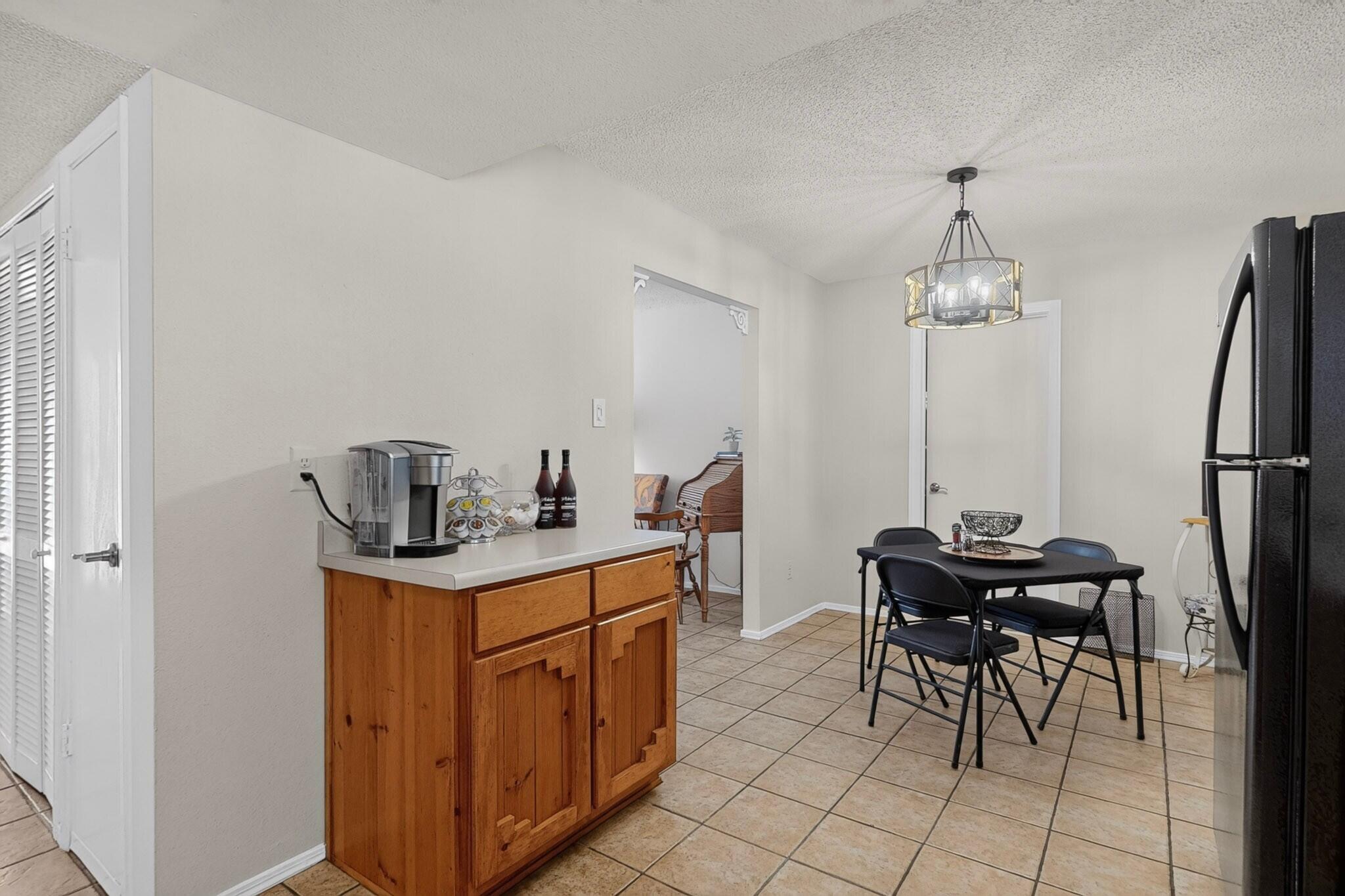 Photo 5 — 724 Monell Drive NE