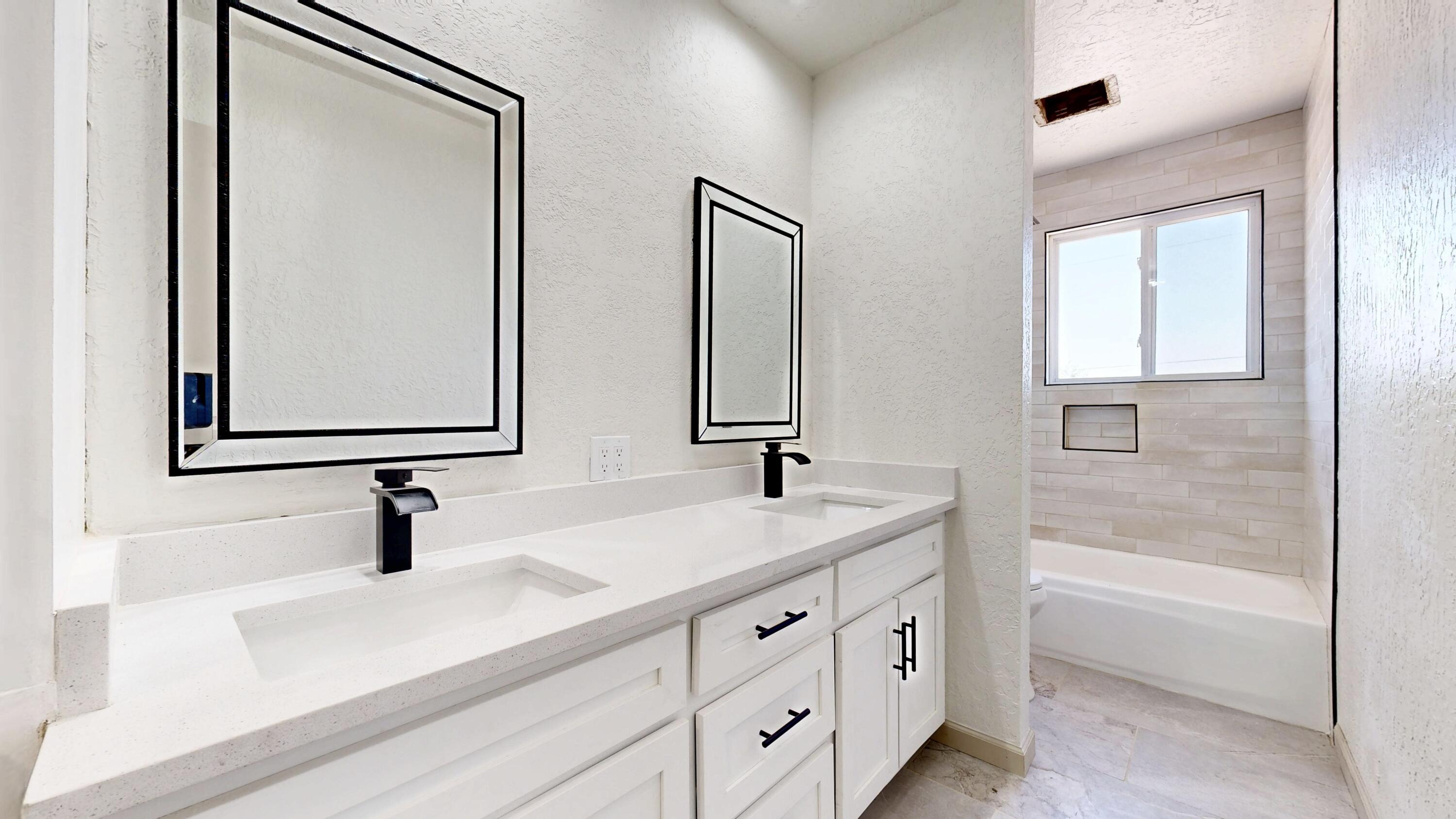 Photo 3 — 14304 Oakwood Place NE
