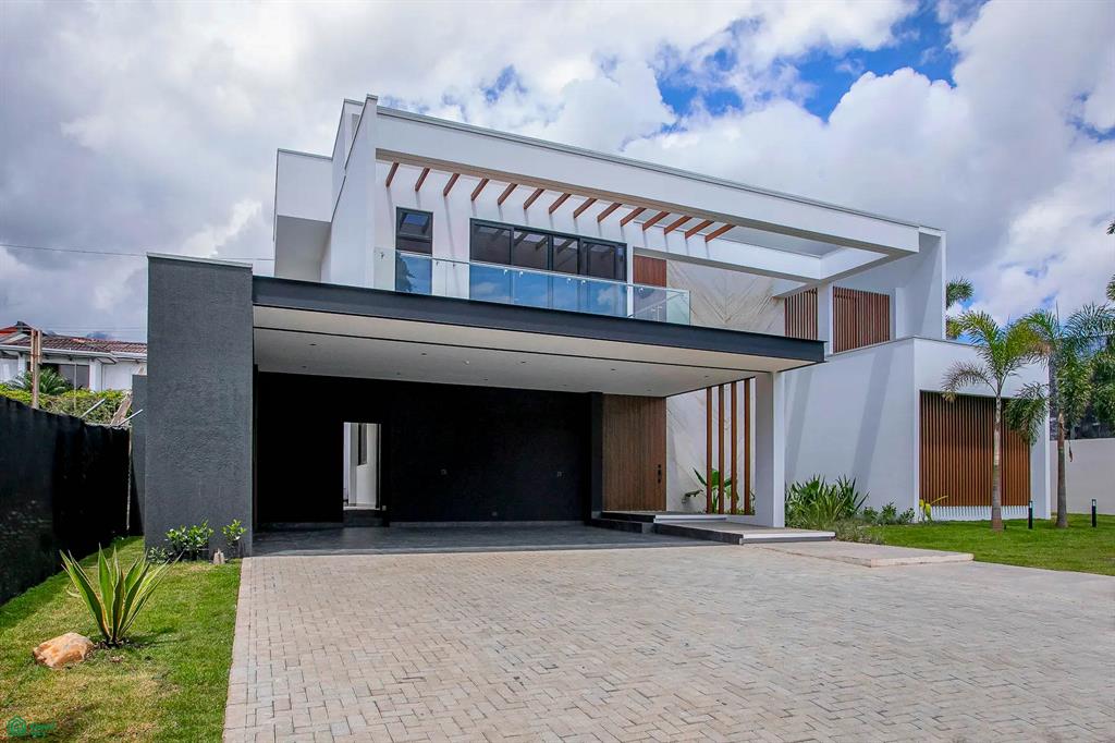 4 bed Single Family Homes For Sale in Escazú, San Jose - 1