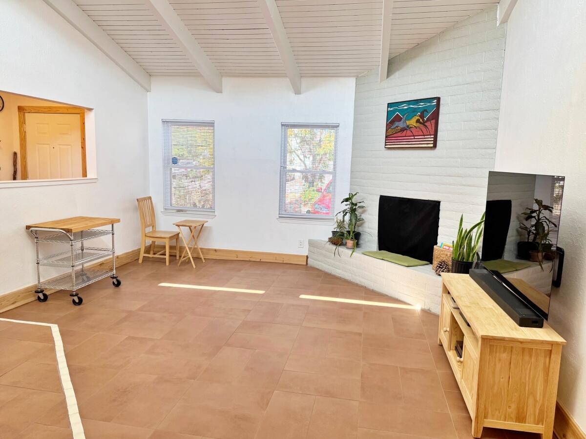 Photo 2 of Townhouse for sale at 322 Columbia Dr Se #B, Albuquerque, NM 87106 | MLS# 1106983 | Listing updated on 2026-09-09