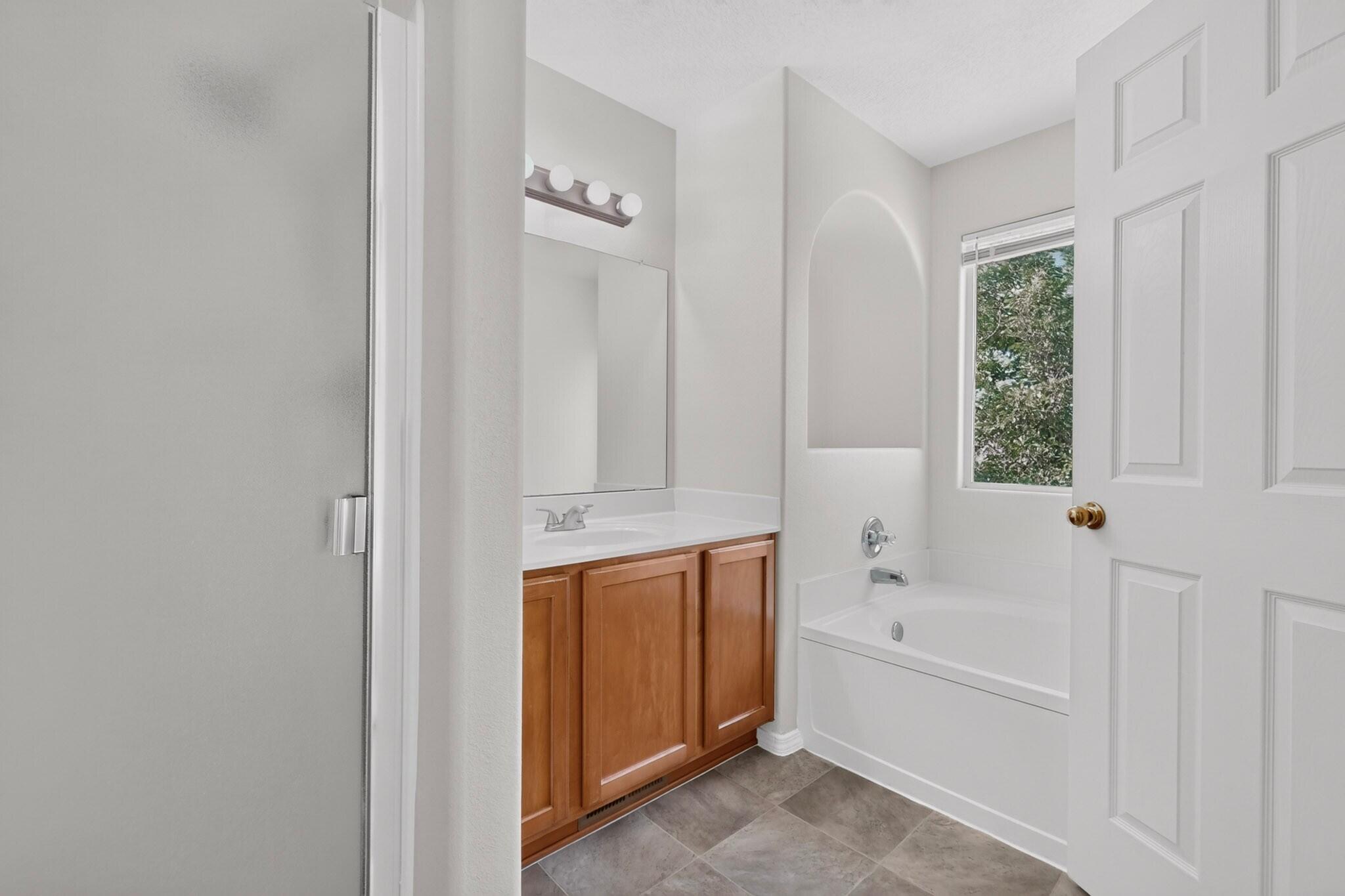Photo 17 — 982 Dry Creek Court NE