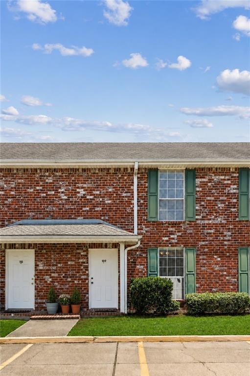 Homes for sale in Harvey, LA | 3256 Timberlane Wy Dr, Harvey, LA 70058