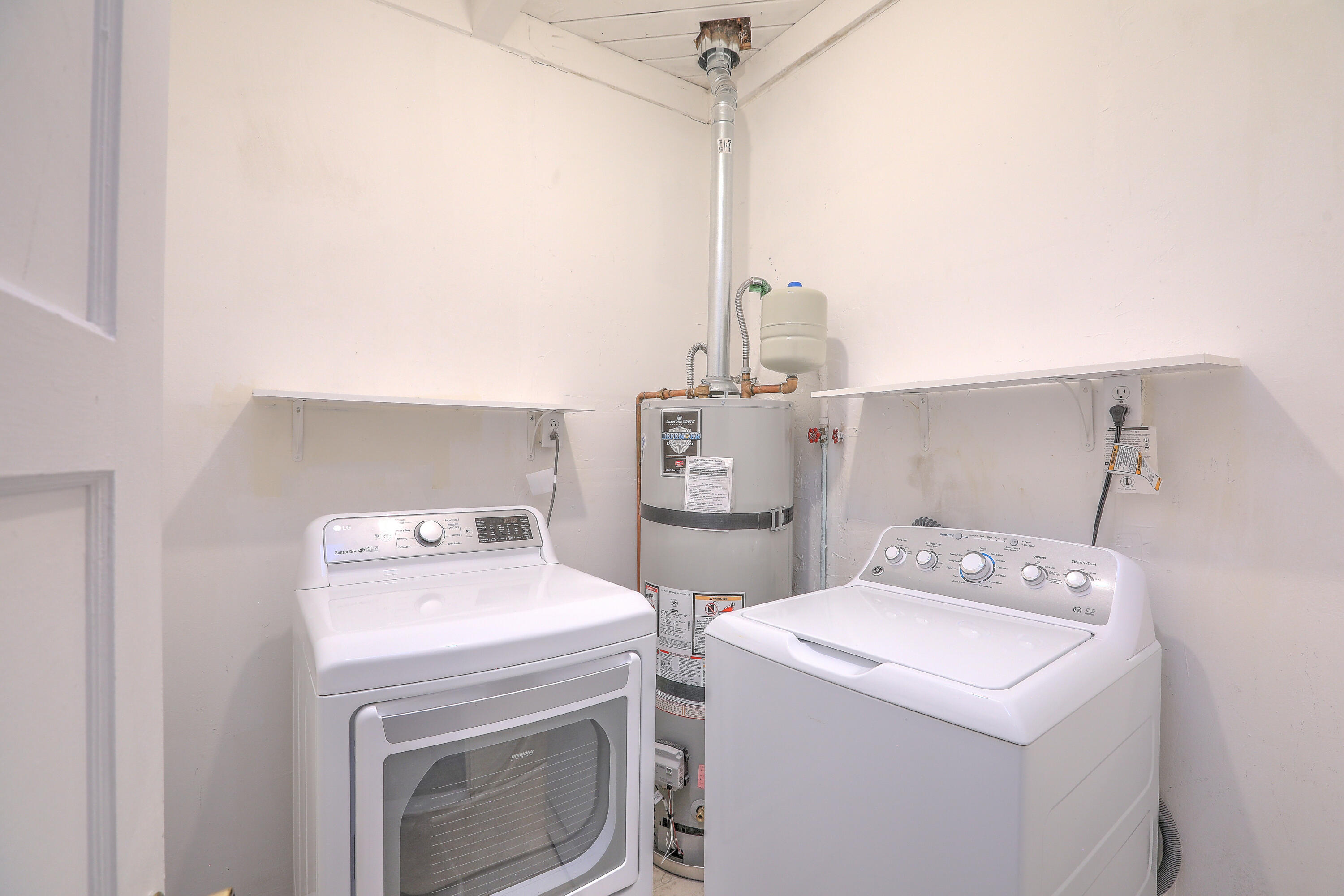 Photo 3 — 1716 Anderson Place SE