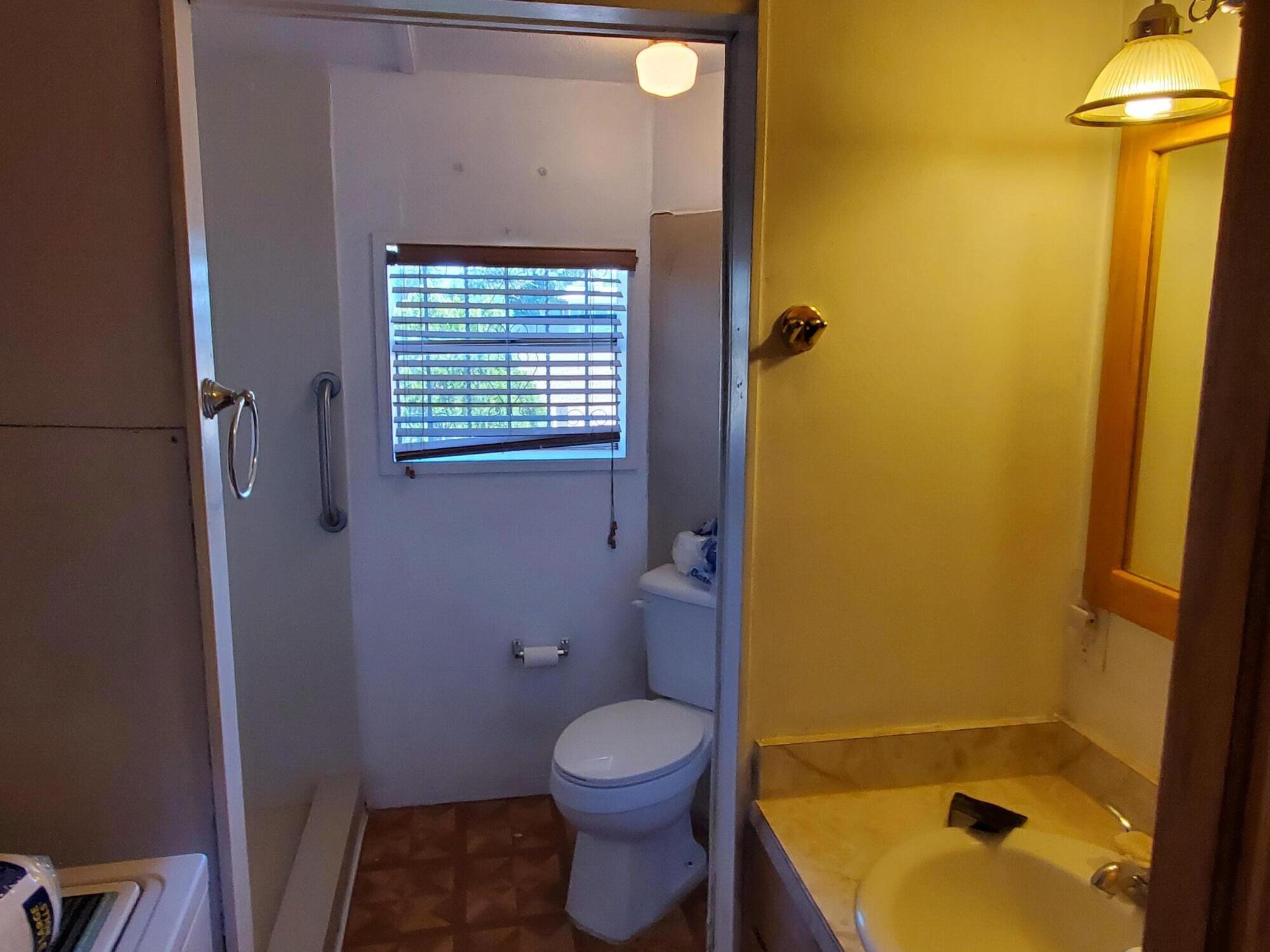 Photo 3 — 5127 Cerritos Avenue SW