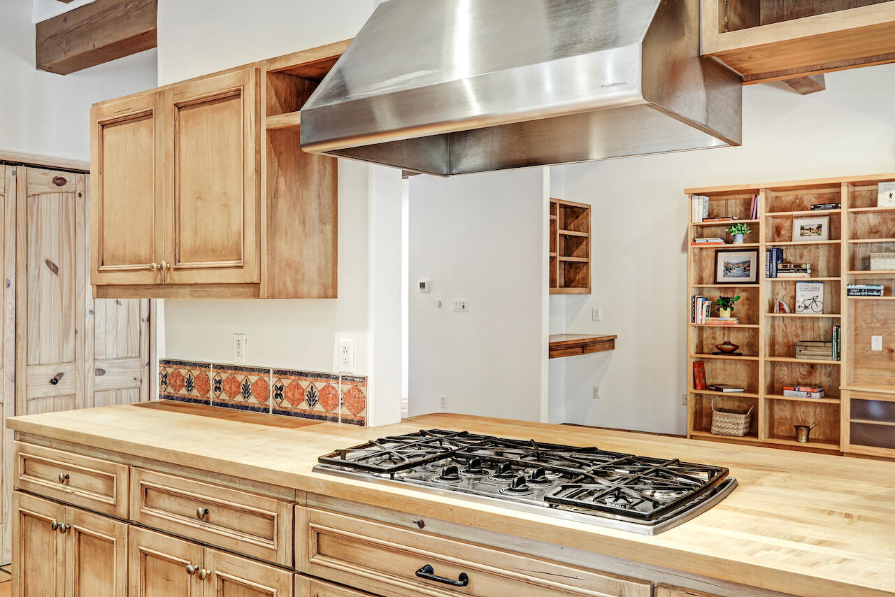 Photo 16 — 3200 San Isidro Street NW