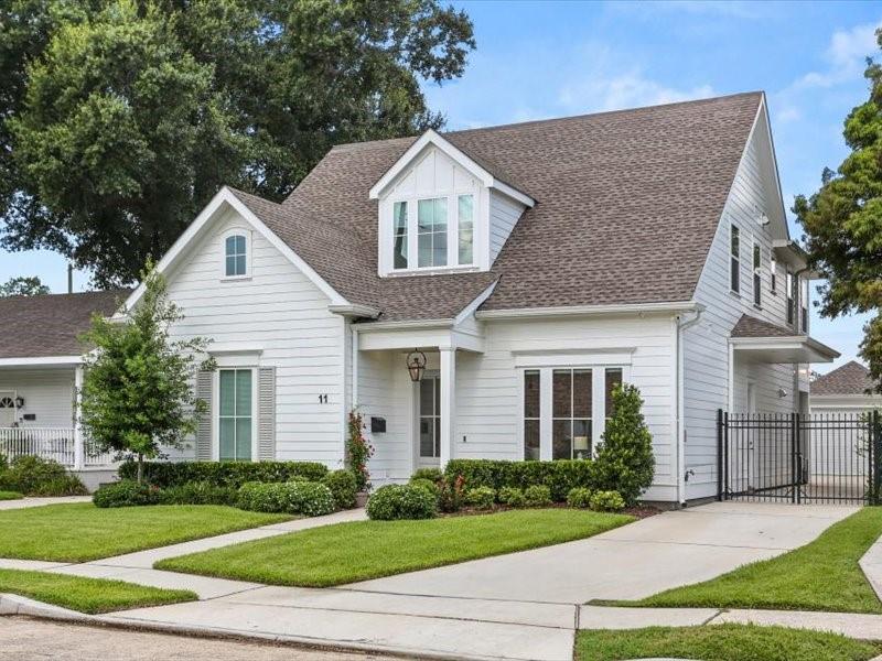 Photo 2 of Single family home for sale at 11 Metairie Ct, Metairie, LA 70001 | MLS# 2567273 | Listing updated on 2026-09-06