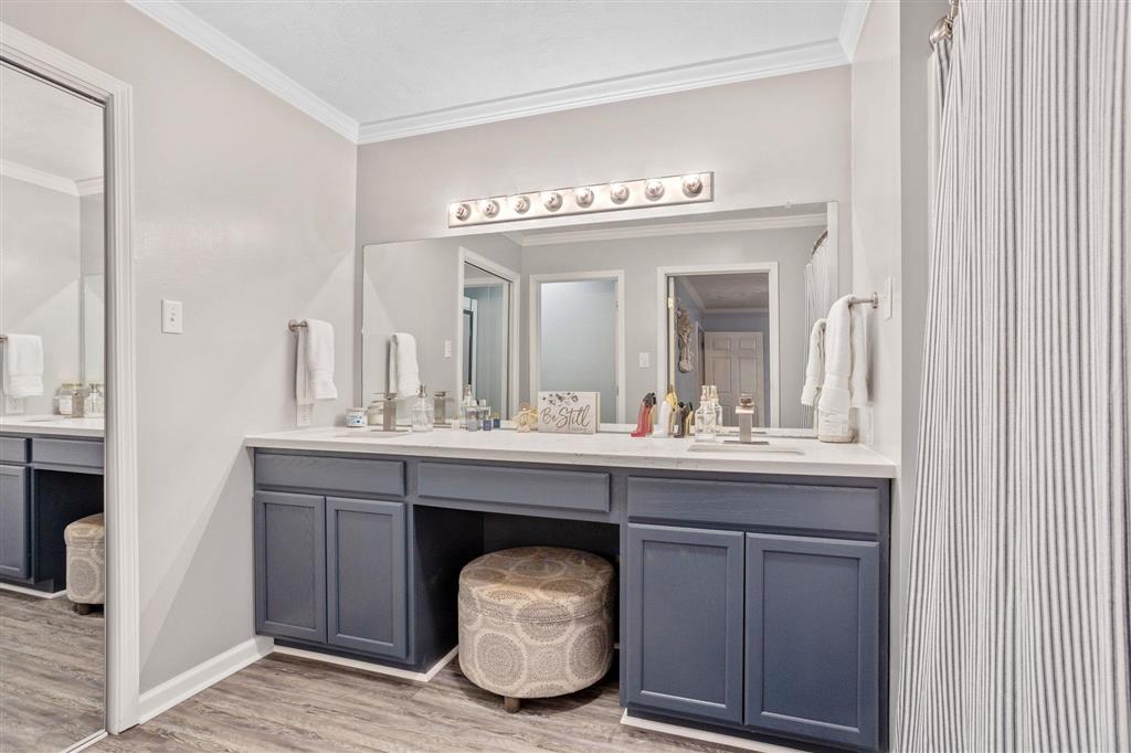 5221 Iona Drive — photo 3