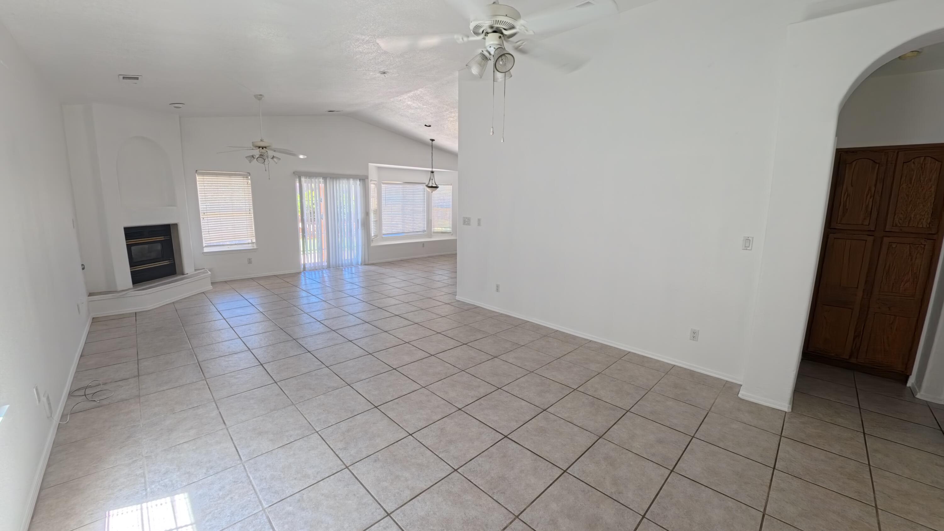 Photo 2 — 7240 Boxwood Avenue NE
