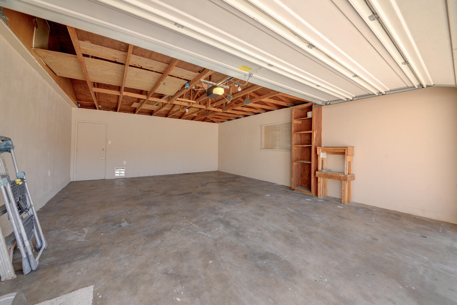 Photo 10 — 2929 Espanola Street NE