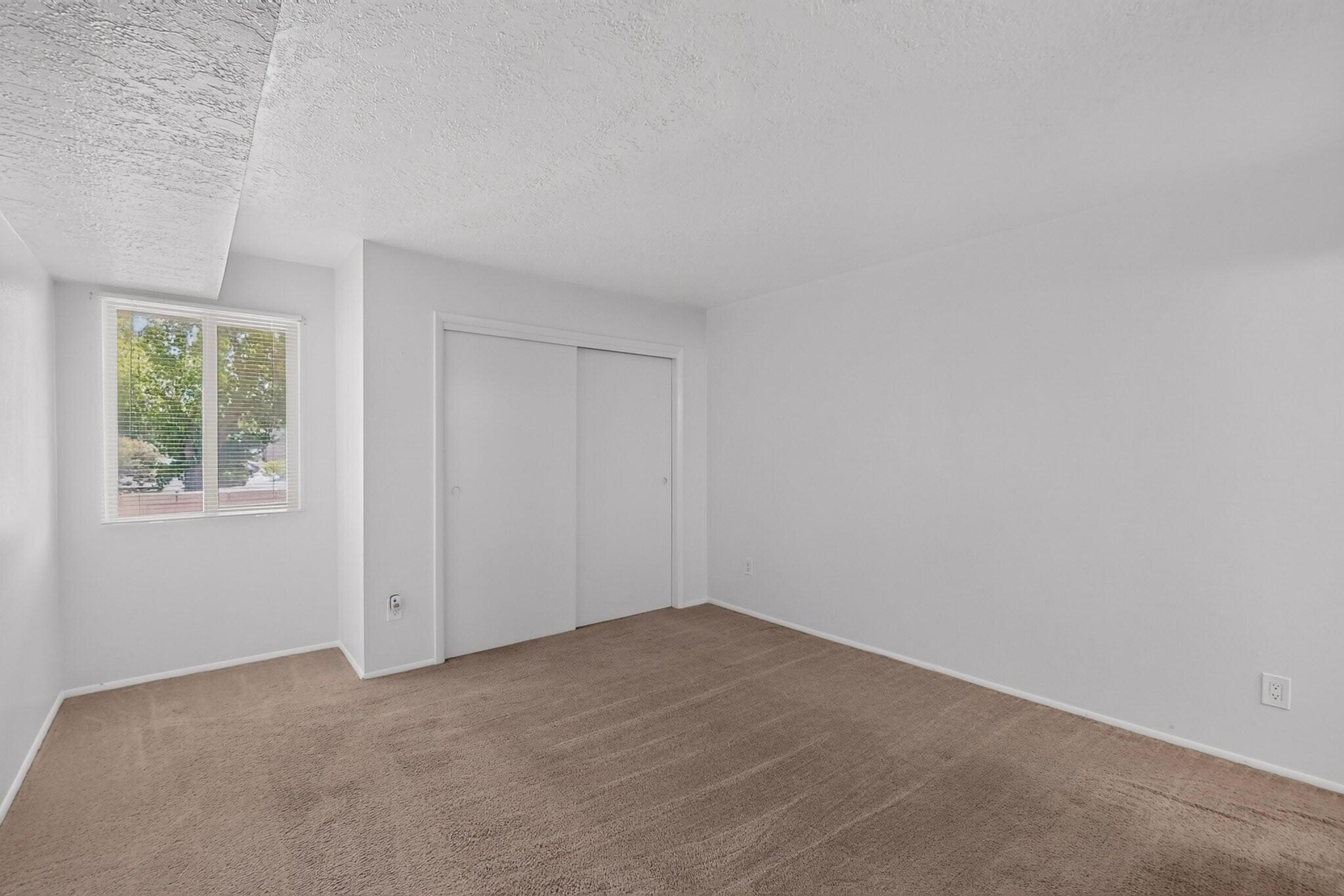Photo 2 — 1300 Grande Boulevard SE B