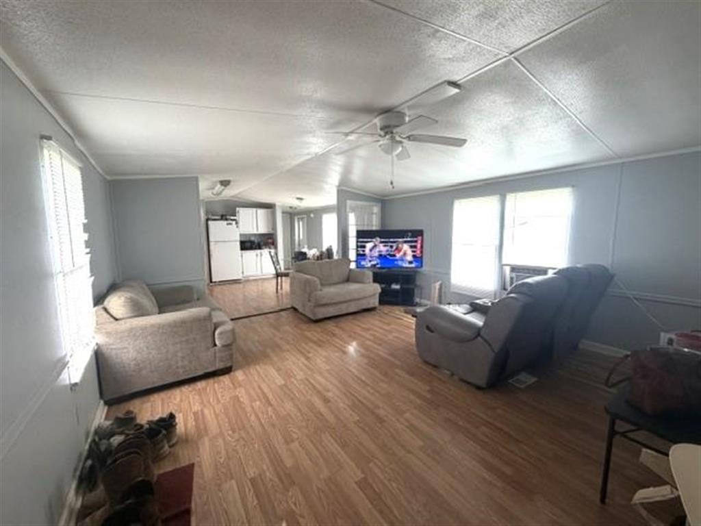 403 Vincent Lane — photo 3