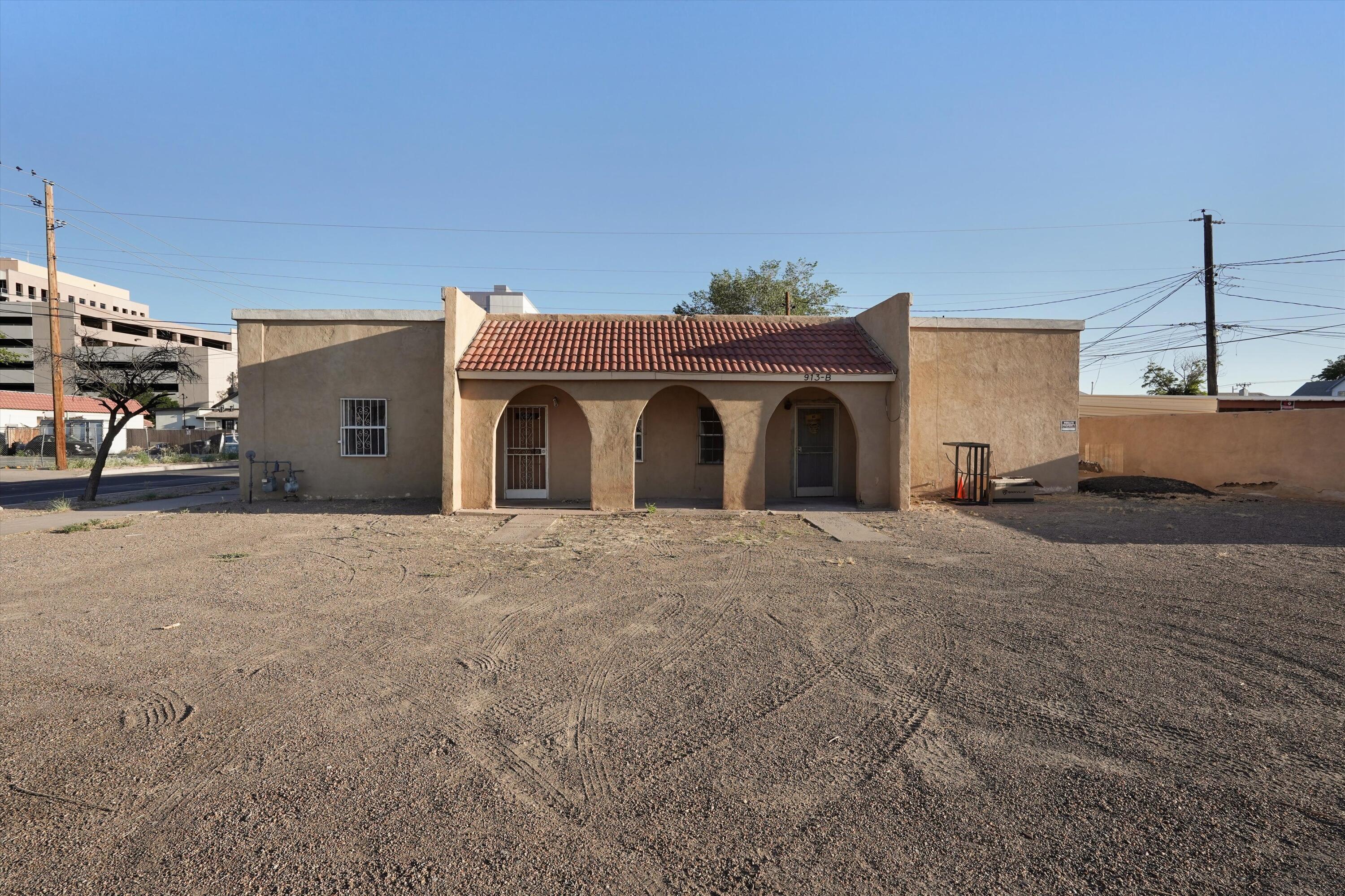 913 5th Street NW, Albuquerque