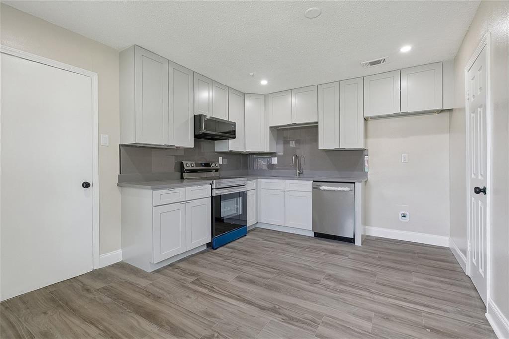 Photo 3 of Single family home for sale at 333 Counsel Dr, Westwego, LA 70094 | MLS# 2568120 | Listing updated on 2026-09-17