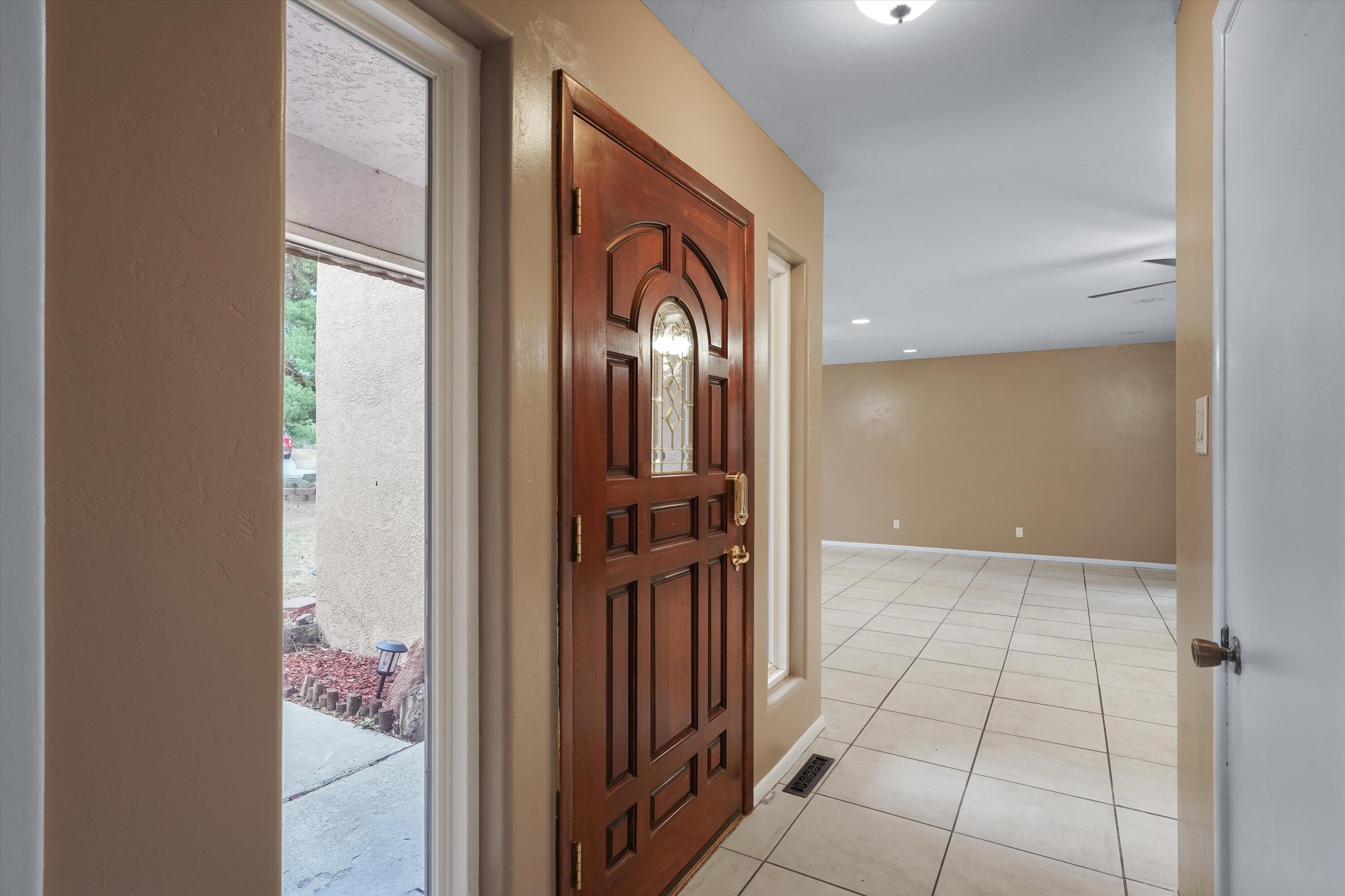 Photo 4 of Sale Pending at 1721 Hiawatha Dr NE, Albuquerque, NM 87112 | MLS# 1107482 | Listing updated on 2026-10-22