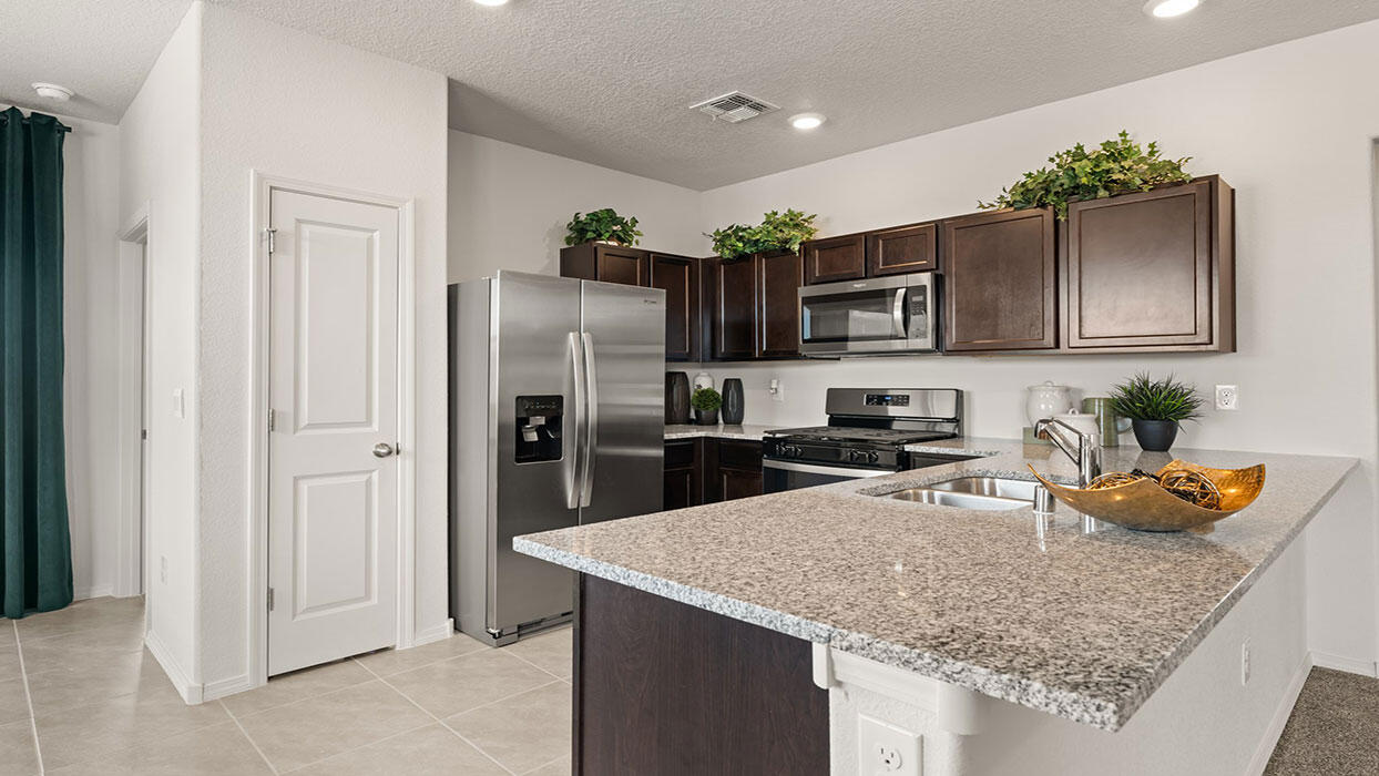 3rd image of 4 Seguro Ct Nw, Los Lunas, NM 87031 | MLS# 1107565