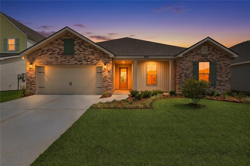 2nd image of 924 Laurel Oaks Dr, Westwego, LA 70094 | MLS# 2568507