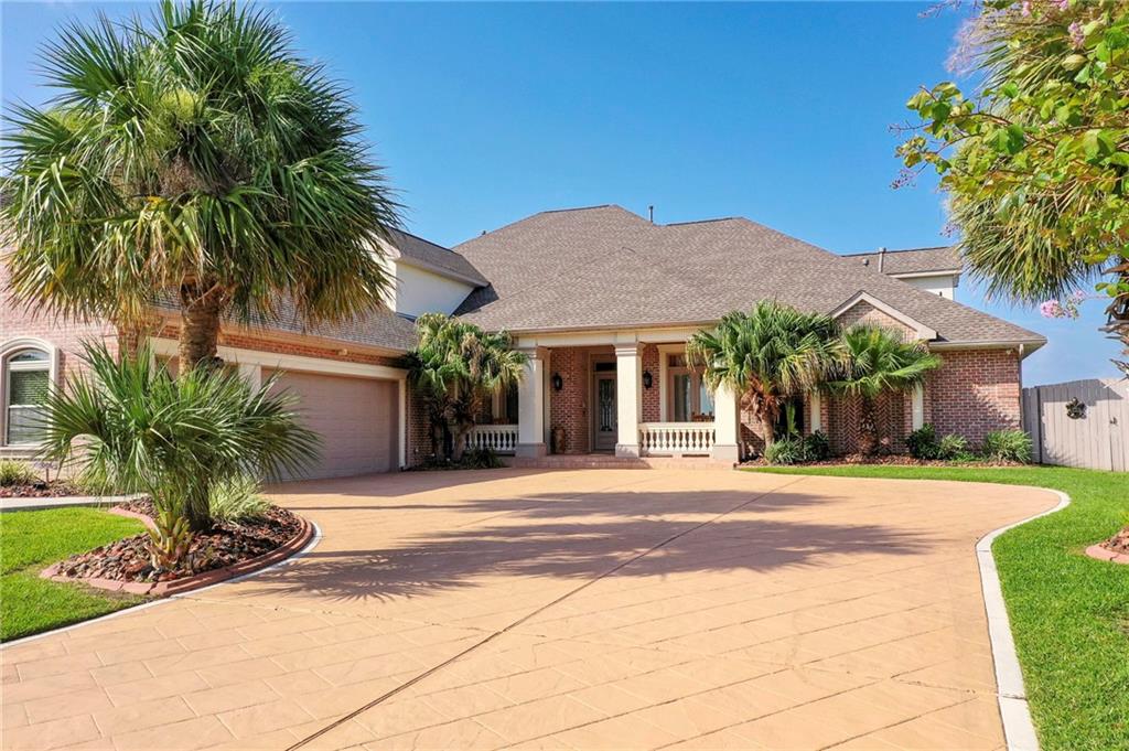 Single family home for sale at 987 Lakeshore Blvd, Slidell, LA 70461 | MLS# 2568299