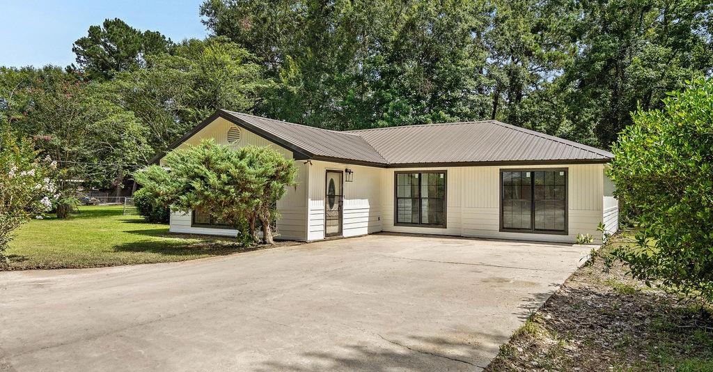 Photo 2 of Single family home for sale at 702 Davenport Ave, Bogalusa, LA 70427 | MLS# 2568599 | Listing updated on 2026-09-23