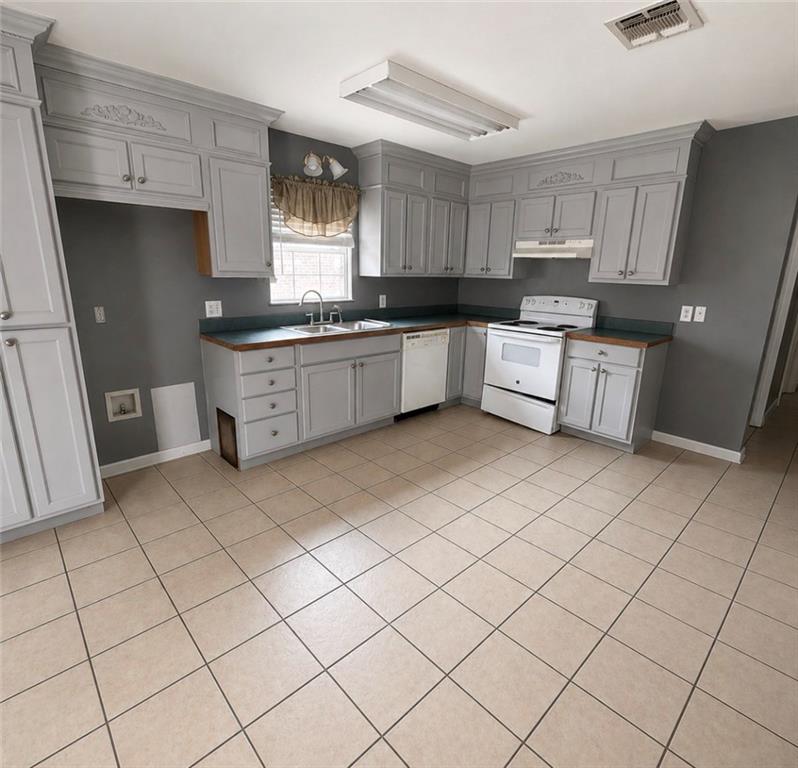 Listing Photo 5 - Condo for sale in building located at 502 Idlewild Dr, Houma, LA 70364