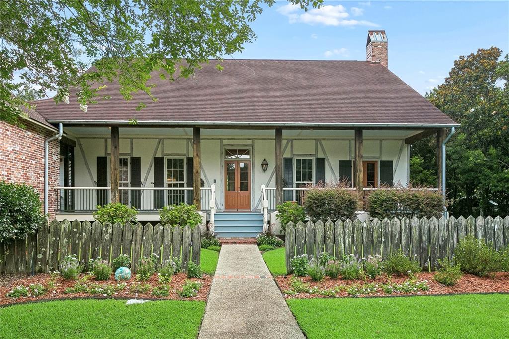 Photo 1 of Single family home for sale at 196 Forest Oaks Dr, New Orleans, LA 70131 | MLS# 2568737 | Listing updated on 2026-09-06