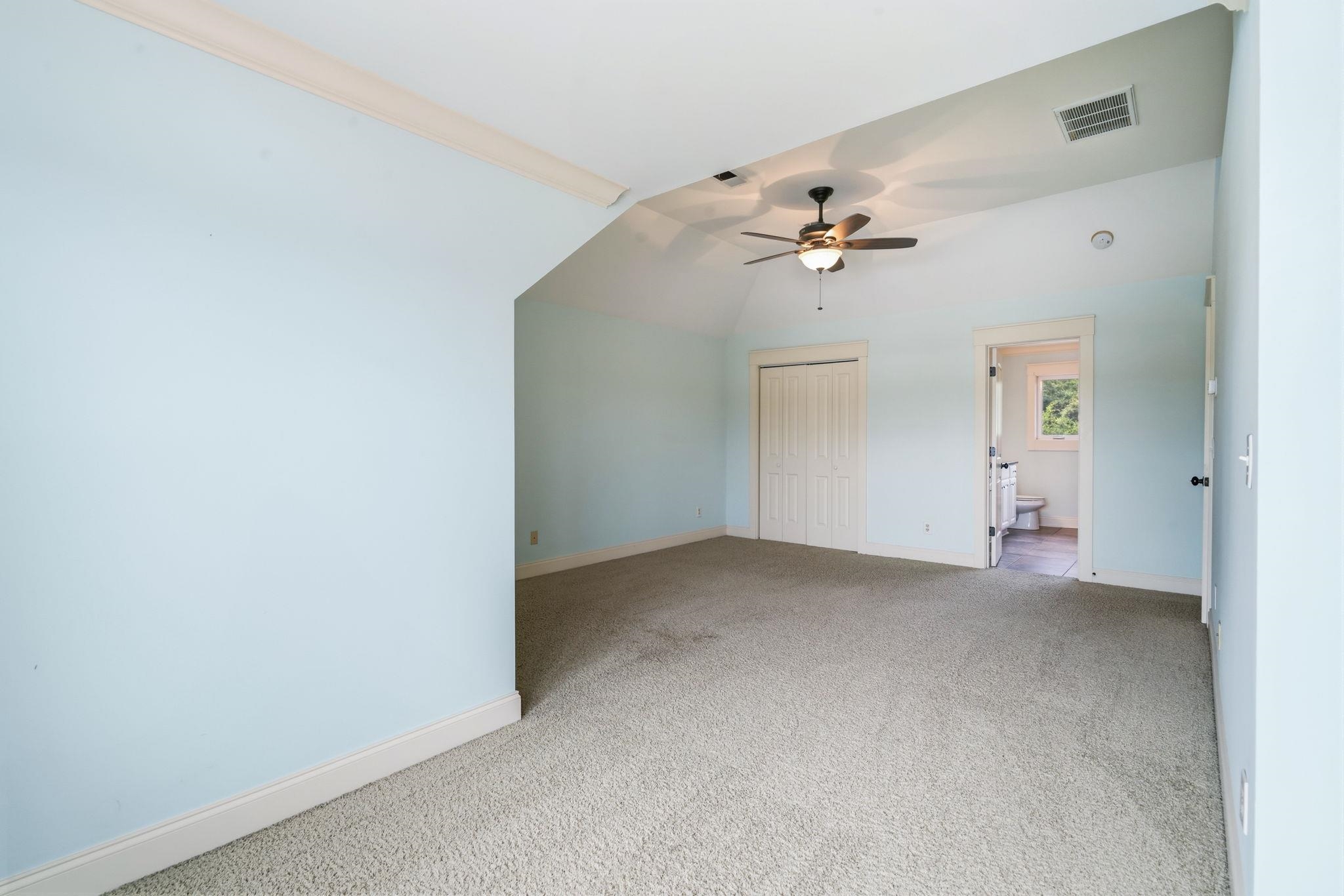 2618351 | Photo 28