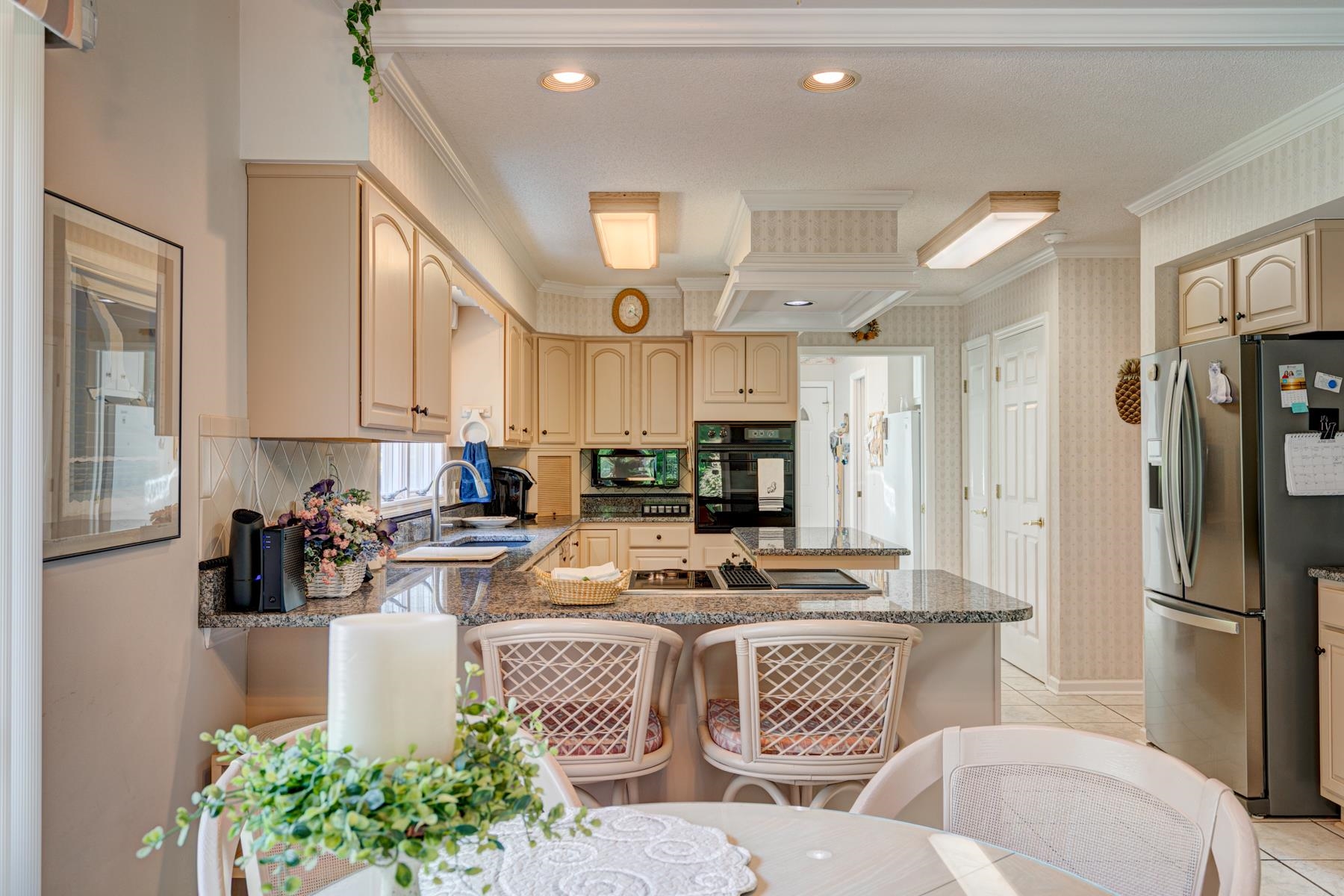 466 Country Club Dr. 