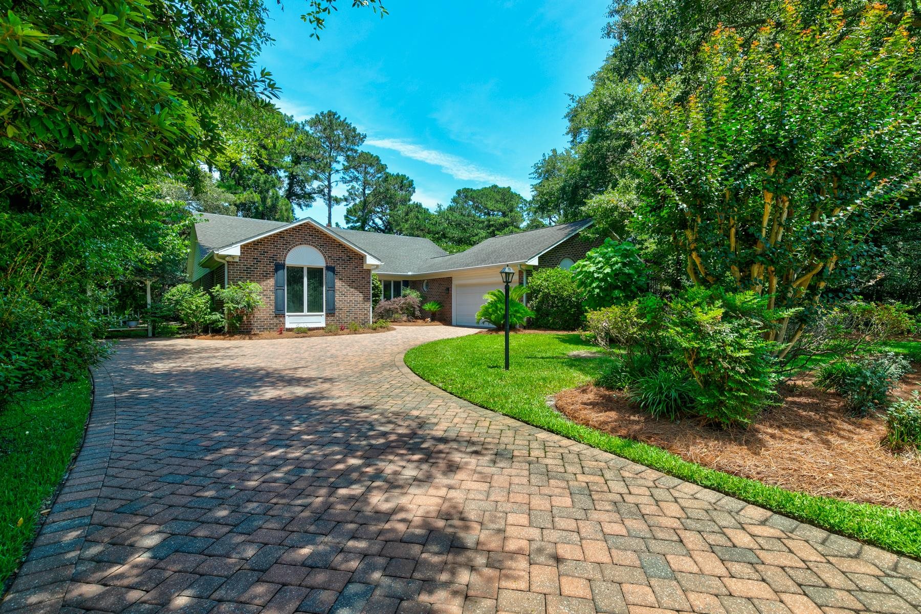 466 Country Club Dr. 