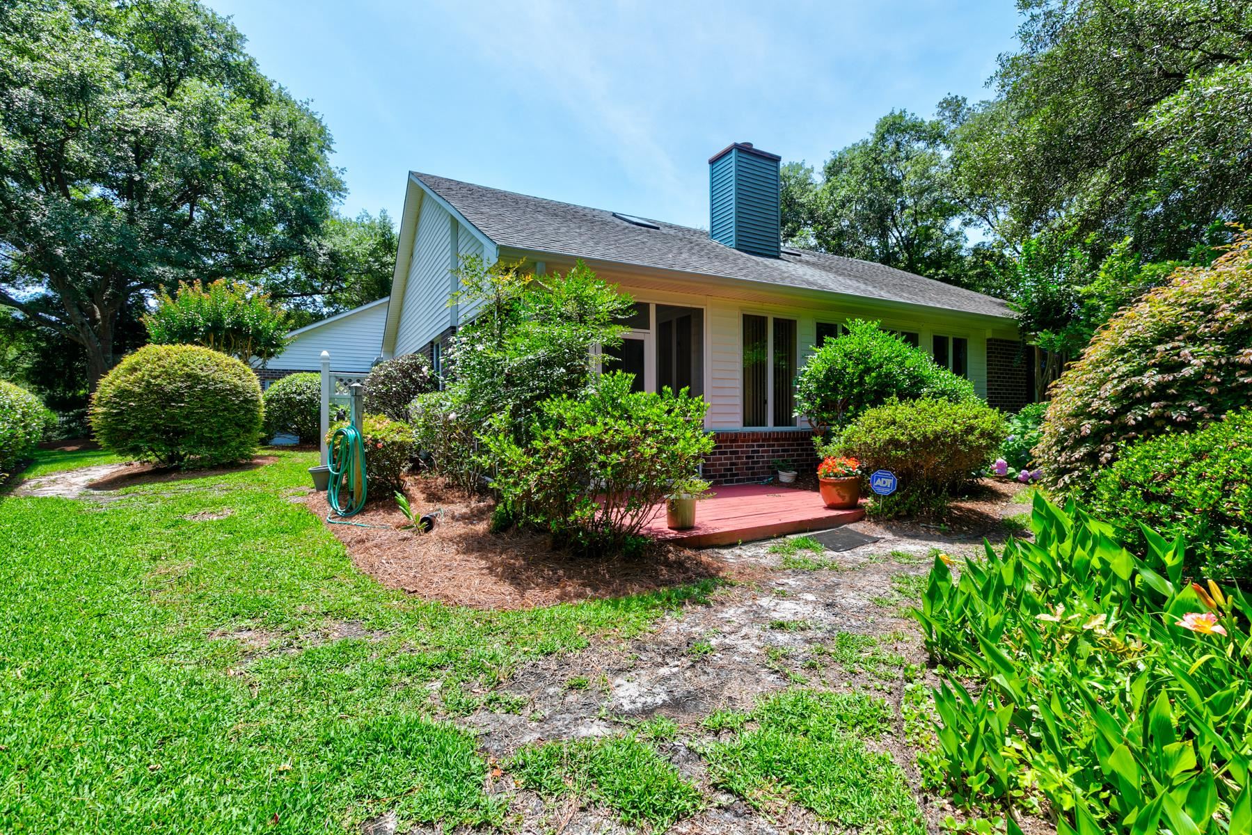 466 Country Club Dr. 
