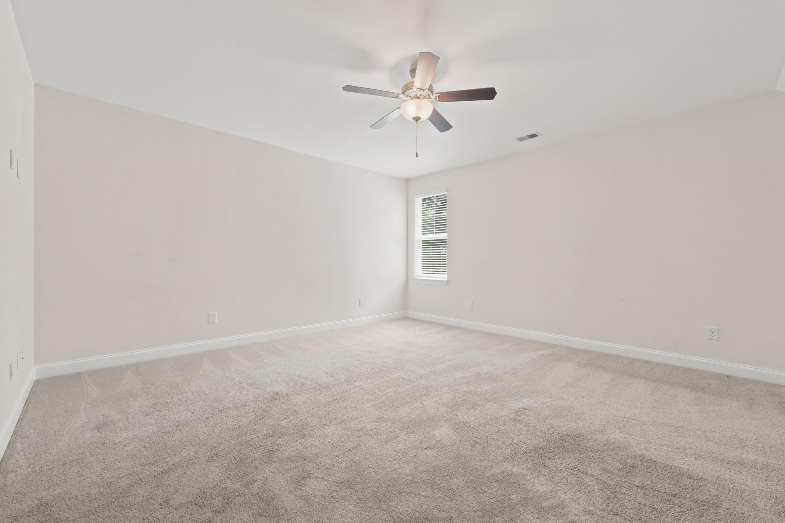 2618488 | Photo 33