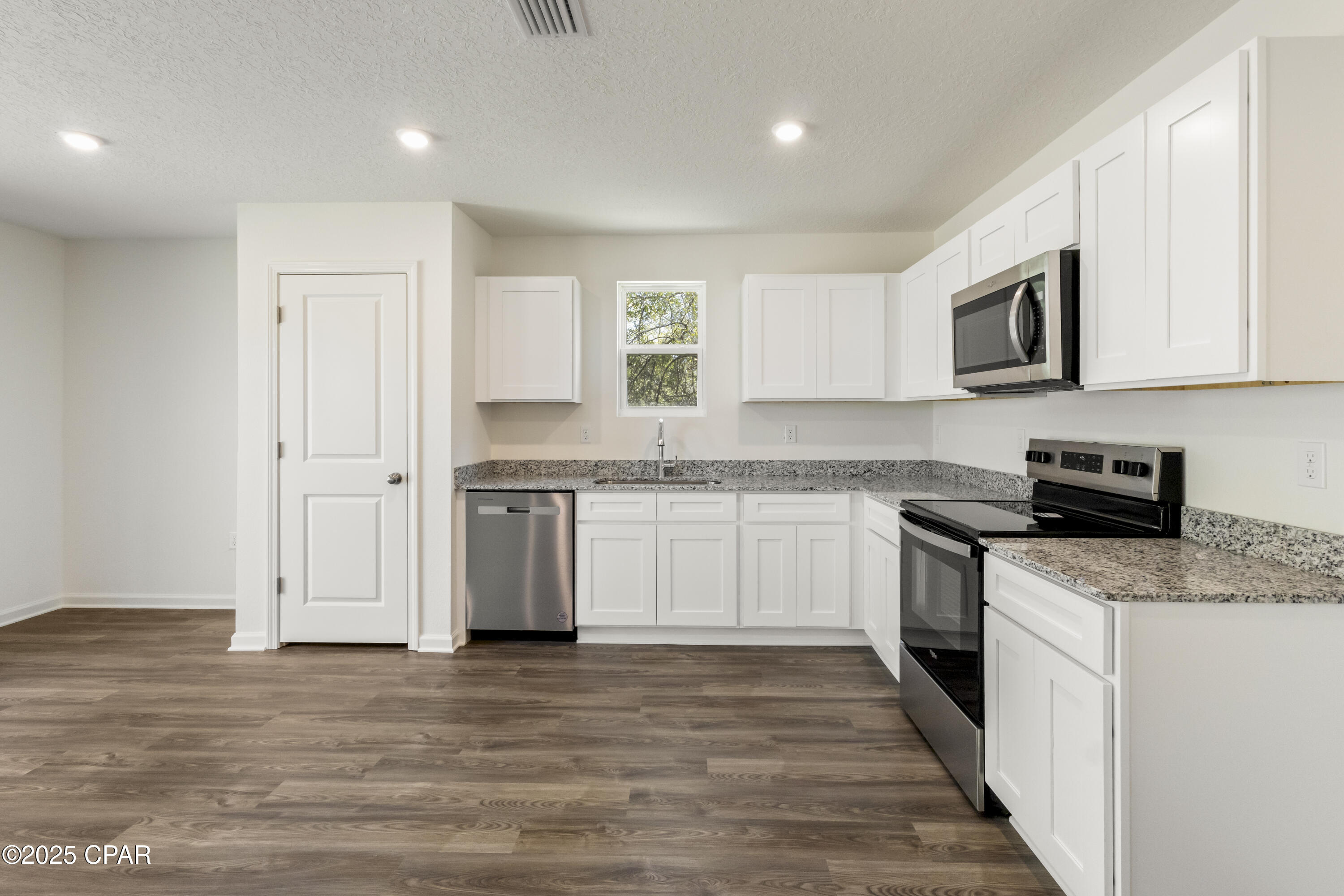 4th image of 4204 Challenger Blvd, Chipley, FL 32428 | MLS# 793102
