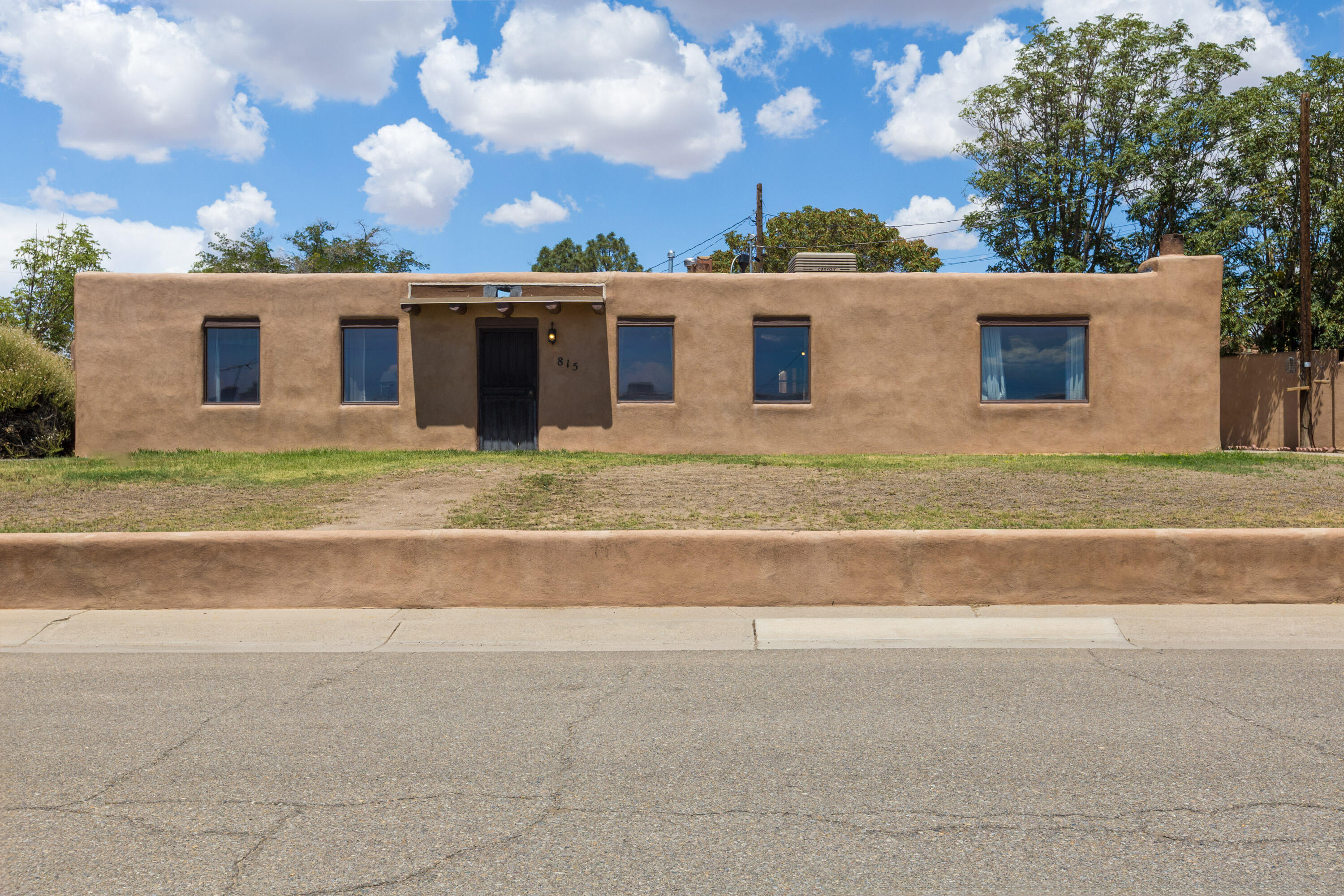 Photo 3 of Single family home for sale at 815 Rio Vista Cir Sw, Albuquerque, NM 87105 | MLS# 1108011 | Listing updated on 2026-09-16