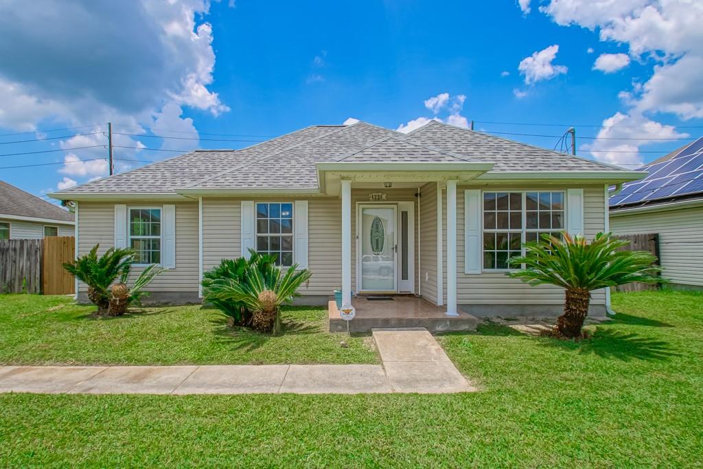 Single family home for sale at 4236 Lac Bienville Dr, Harvey, LA 70058 | MLS# 2569738