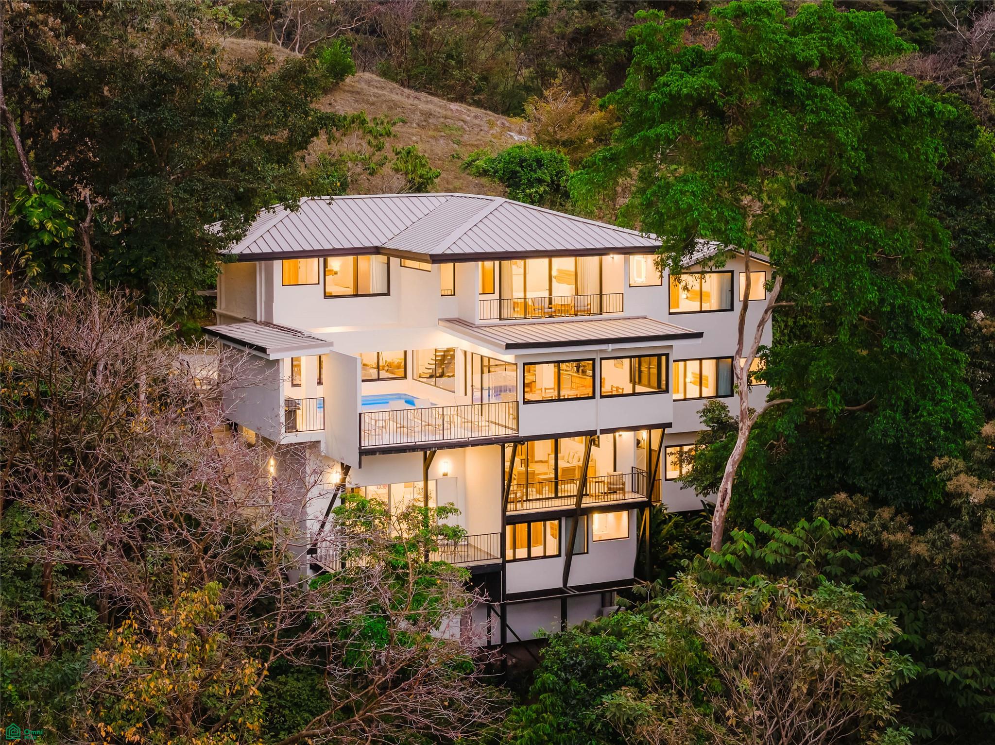 8 bed Single Family Homes For Sale in , Puntarenas - 1