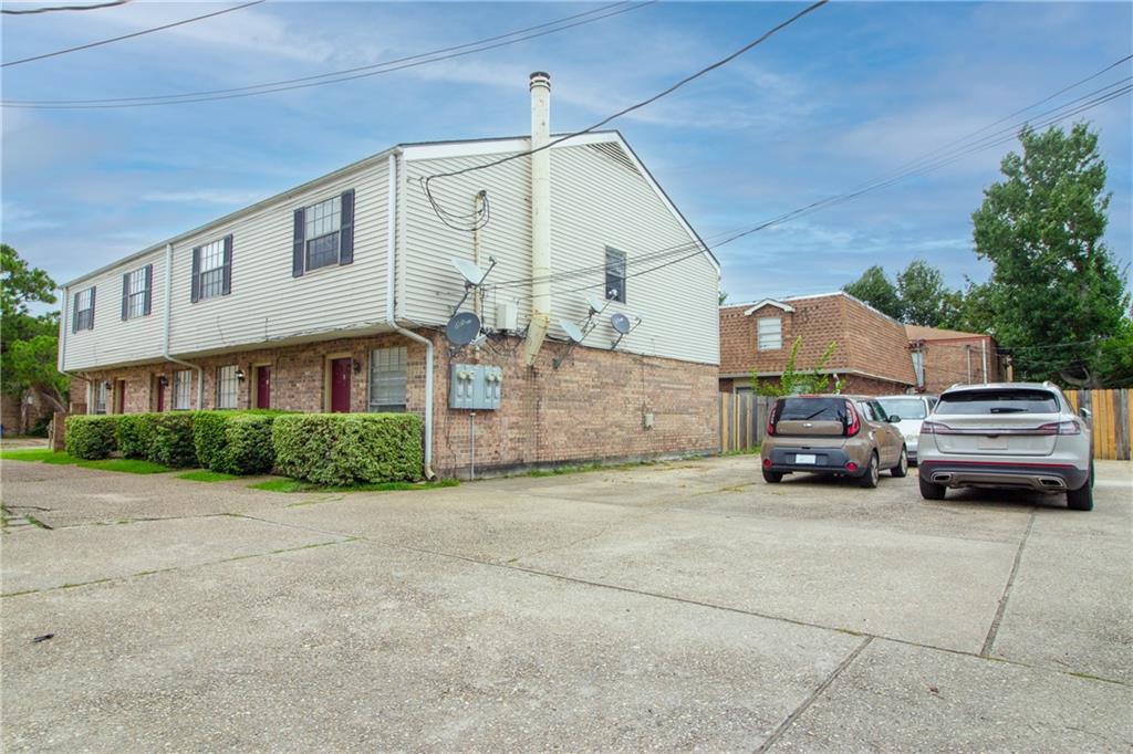 Photo 2 of Townhouse for sale at 725 Vouray Dr, Kenner, LA 70065 | MLS# 2567708 | Listing updated on 2026-09-09