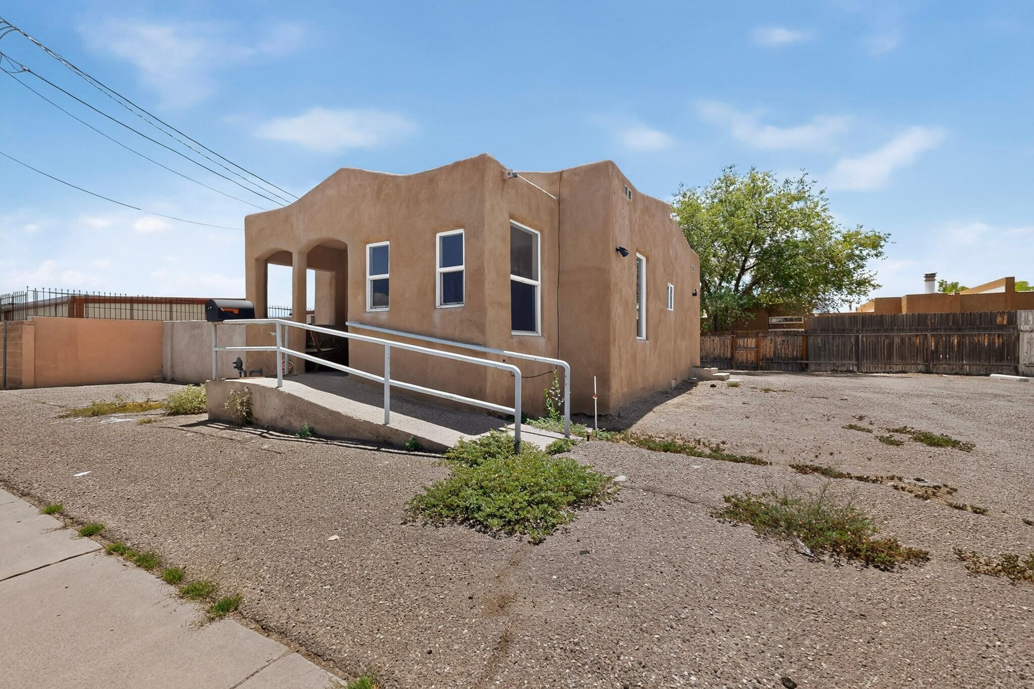 522 Montano Road NW 
