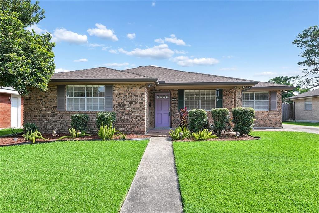 Photo 1 of Single family home for sale at 2137 Glouster Pl, Gretna, LA 70056 | MLS# 2567516 | Listing updated on 2026-10-08
